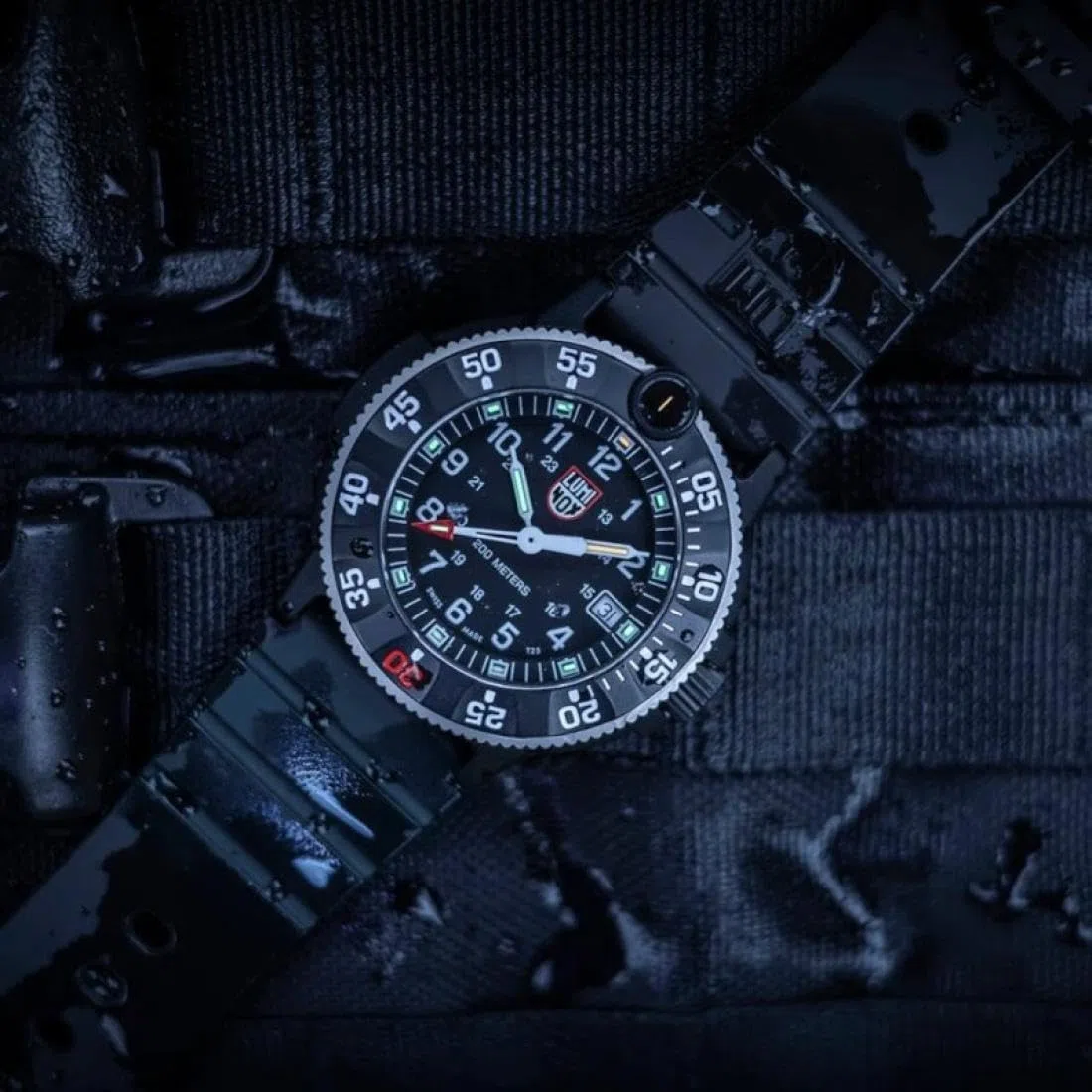 Luminox Reloj de Pulsera Heritage Navy Seal, Cristal de Zafiro, Movimiento de Cuarzo ETA, Carcasa CARBONOX, Resistente al Agua hasta 200 m, 30 Aniversario, Resistente y Elegante