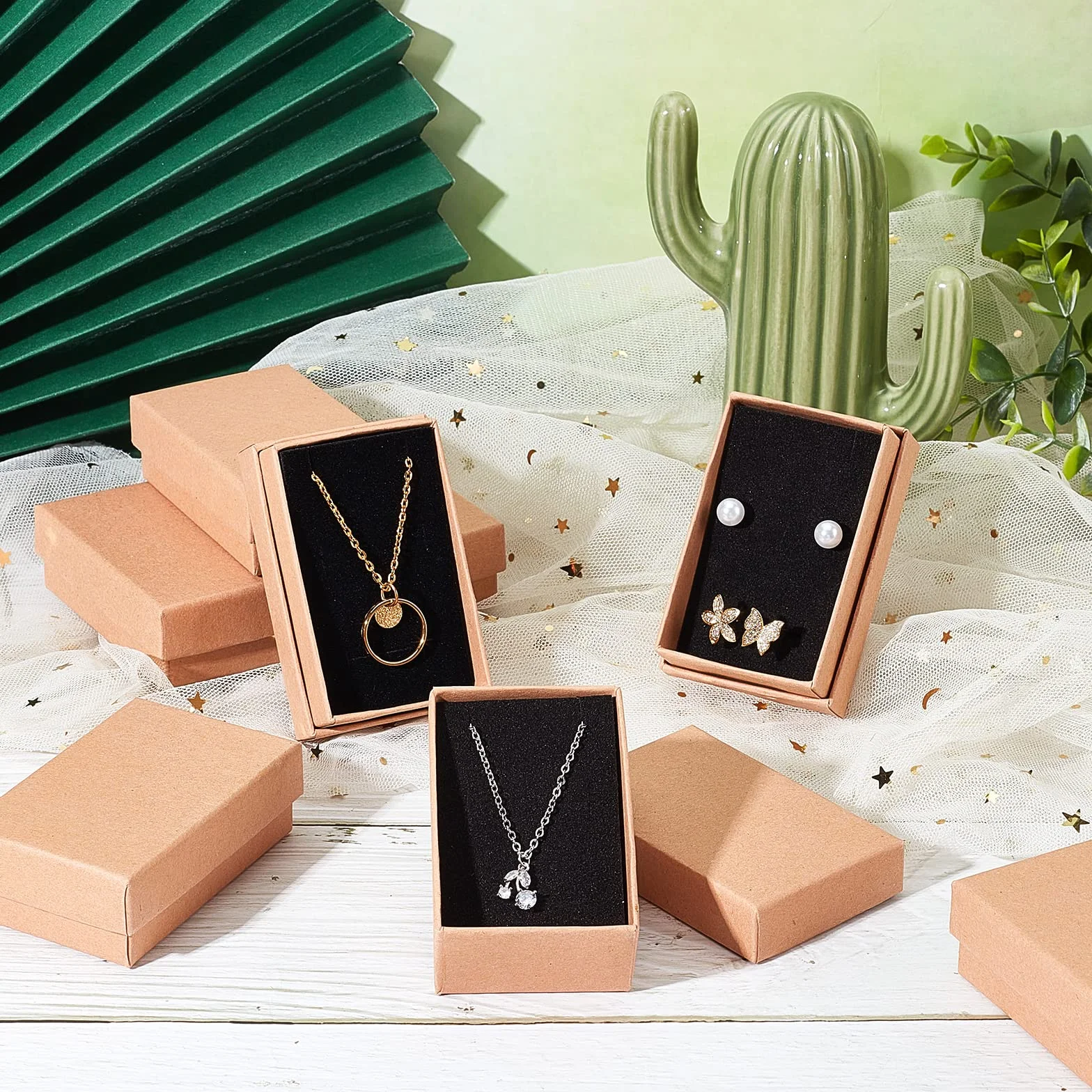 NBEADS 24 Piezas Caja de Joyas, Cajas de Cartón Kraft Cajas de Regalo para Joyas Caja para Exhibición y Empaque de Regalo de Anillo de Collar de Bricolaje, 8x5x3cm