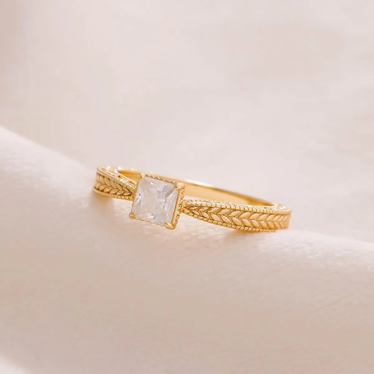 Anillo solitario de oro amarillo de 9 K/14 K/18 K con moissanita de princesa, espiga de trigo solitario