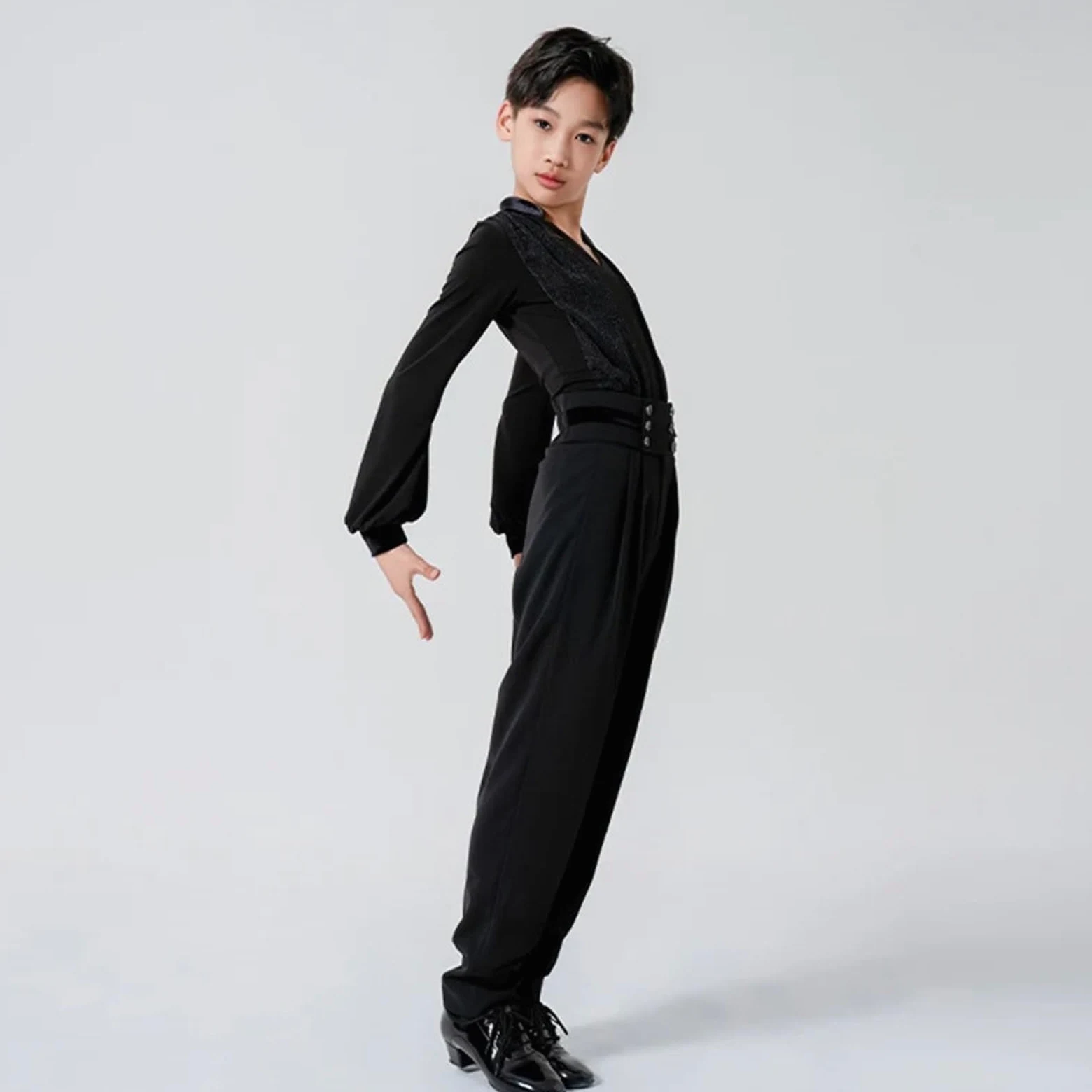 Latin Dance Costume Boy's Black Mesh V-Neck Tops Rumba Samba Practice Set Children's Ballroom Cha Competition Wear para Hombre, Salsa, Jazz, Danza(Black Tops-Pants,XXS)