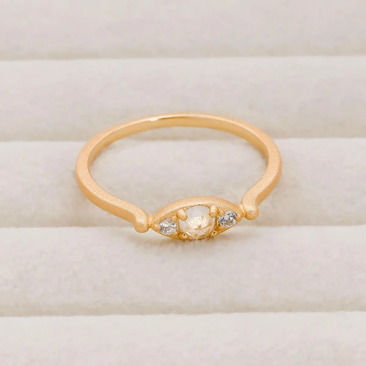 Anillo de boda de oro amarillo mate de 9 quilates, 14 quilates y 18 quilates con cristal redondo y moissanita