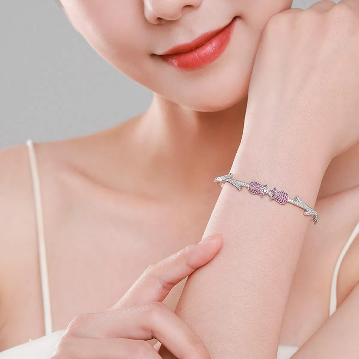 Pulsera para mujer, pulsera para mujer, rosa con rubí creado en laboratorio, oro blanco, regalos únicos para amigas y mujeres