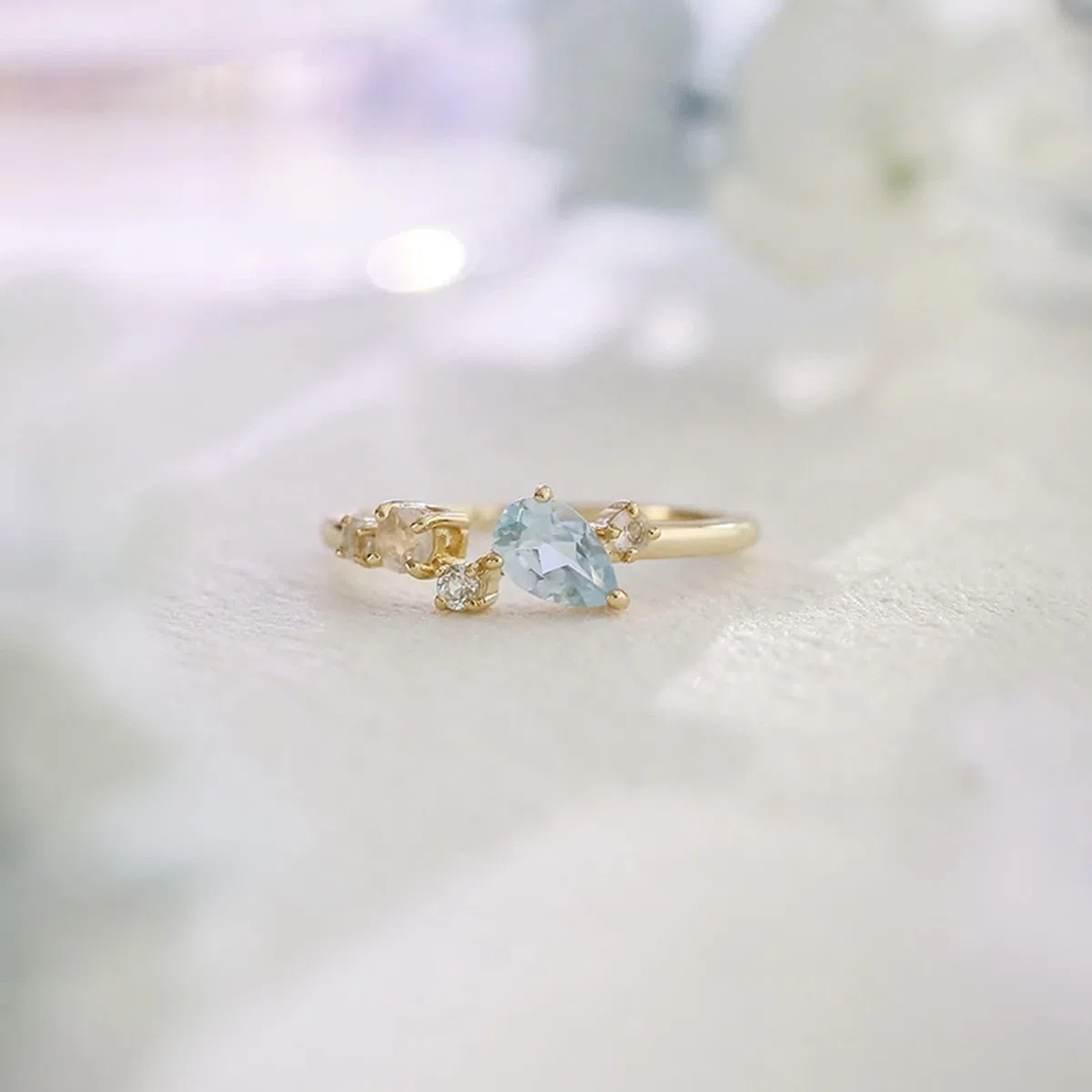 Anillo de compromiso de oro 9 K/14 K/18 K con gotas de topacio azul claro, forma de lágrima