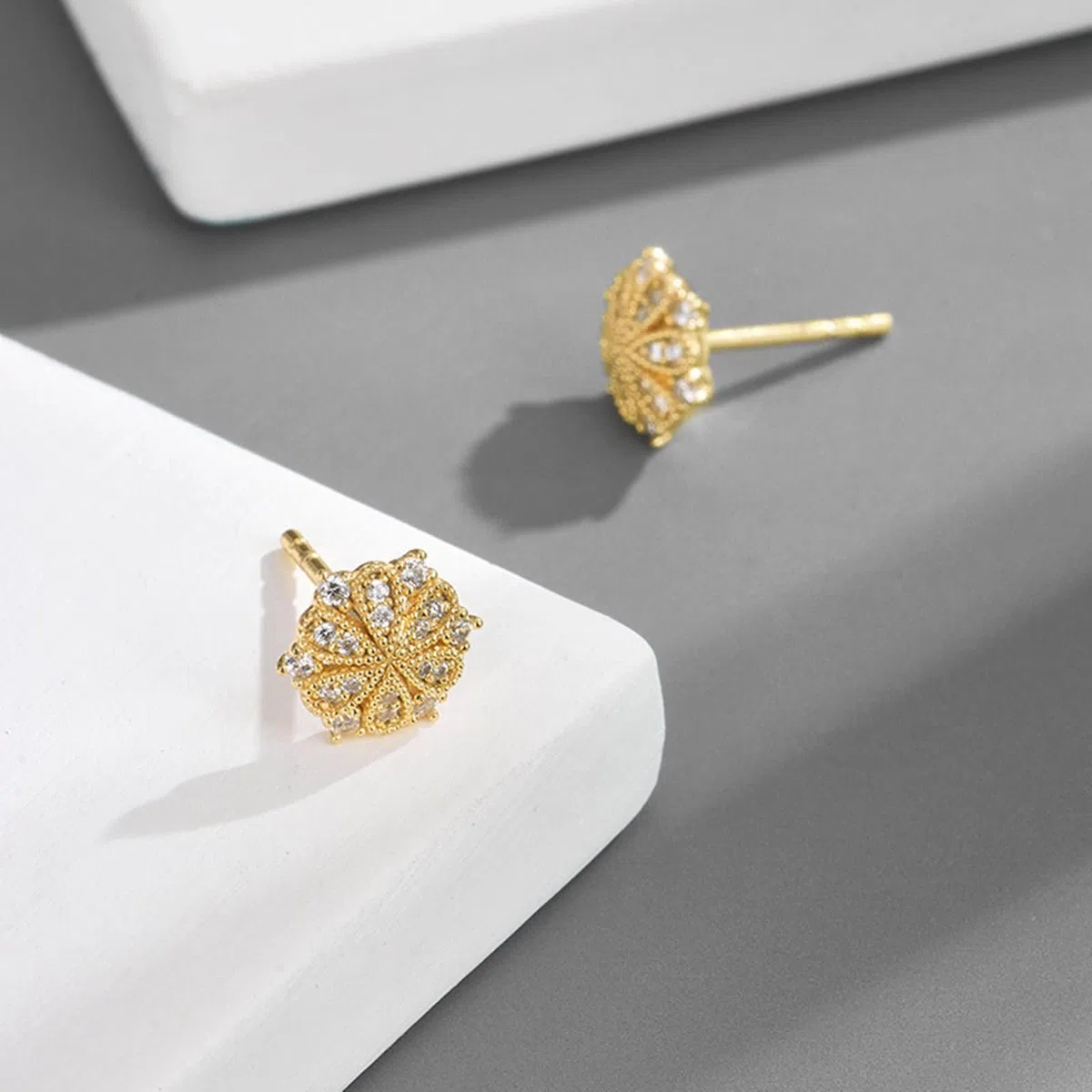 Pendientes de mujer en oro amarillo de 9 K/14 K/18 K Moissanita flor pendientes
