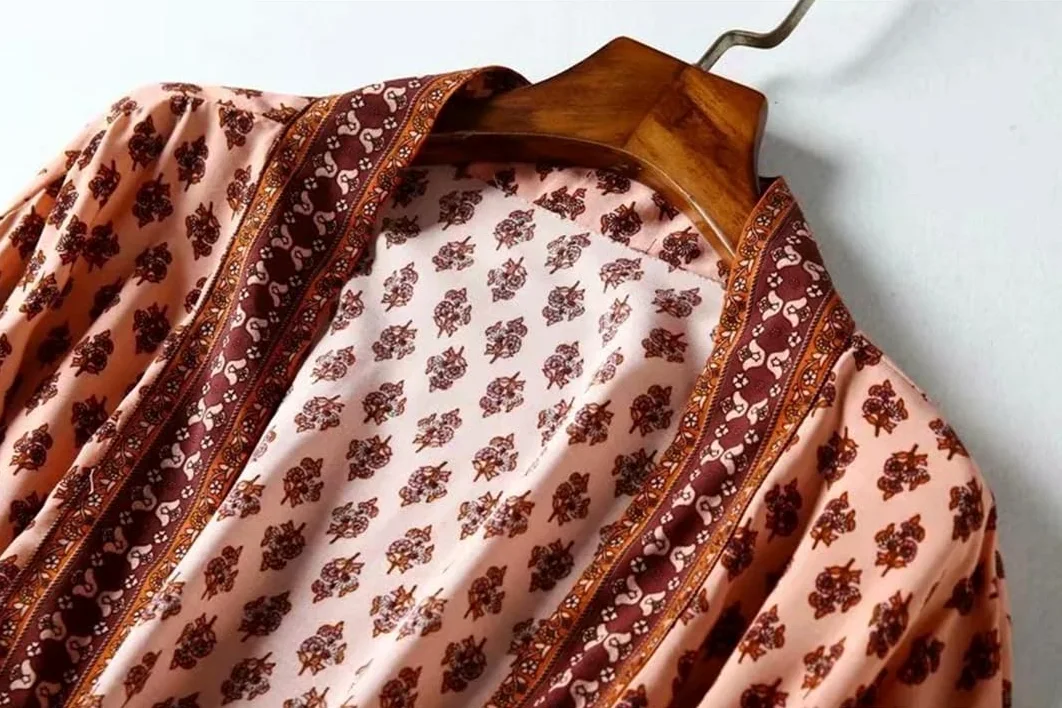 Disimlarl Kimono bohemio con estampado floral para mujer, cuello en V, mangas murciélago, bata larga para cubrir el bikini