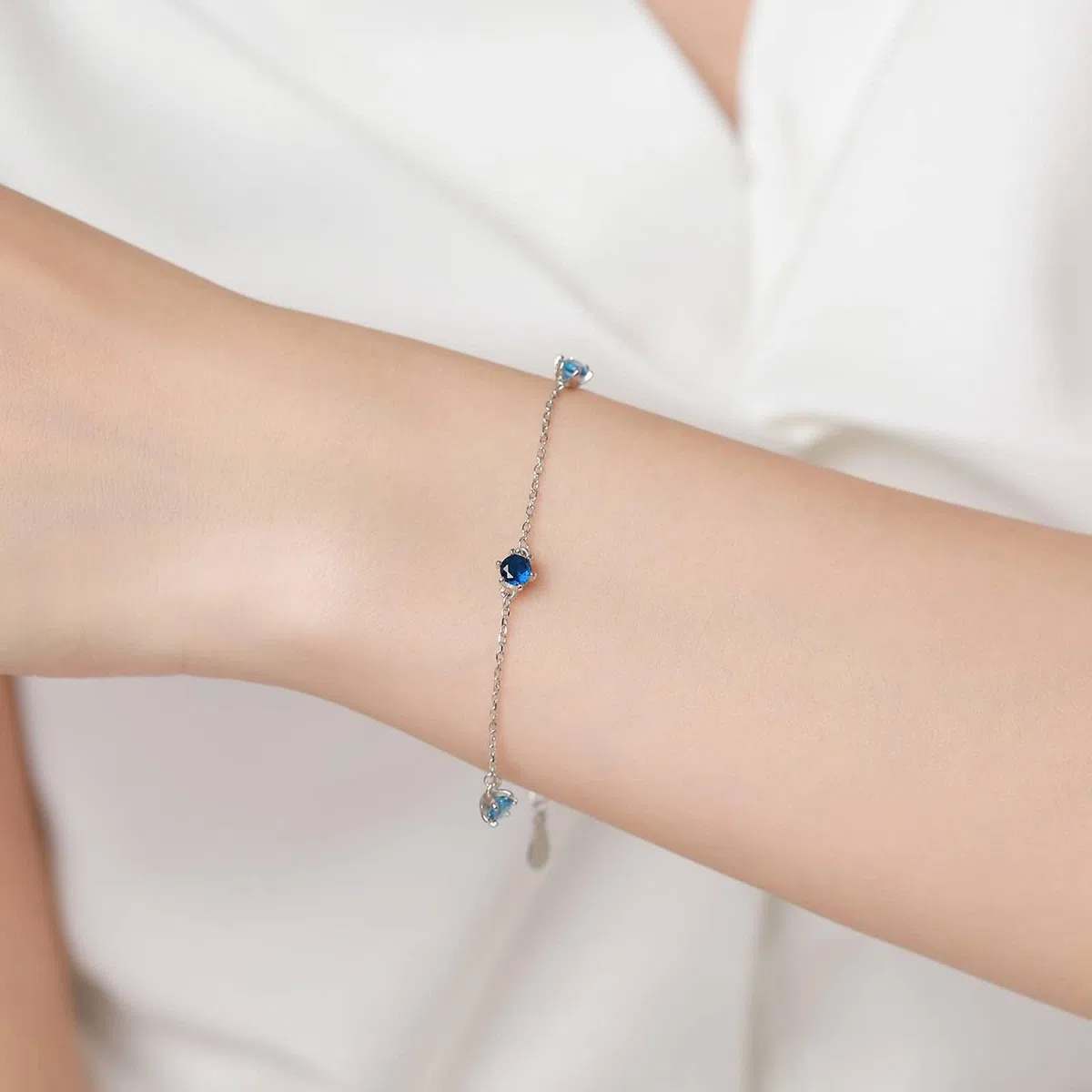 Pulseras de zafiro para mujer, ajustables, 0,25 quilates, zafiro sintético y topacio, pulsera de platino macizo de piedra azul simple para mujer, oro blanco de 9 K/14 K/18 quilates/PT950