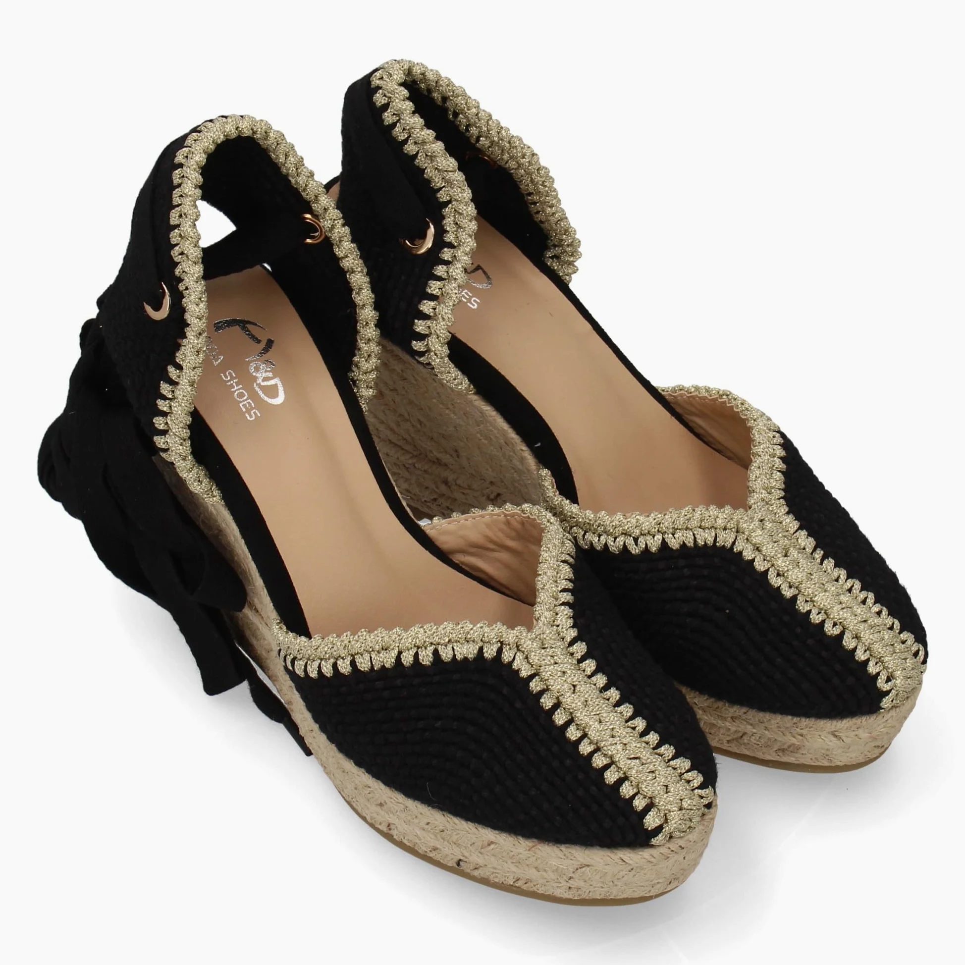 shoes&blues.es Alpargata de Mujer con Ribete Decorativo destaca por su Altura con Cuna Acolchada de Esparto. Cierre de Cintas. Un Modelo Comodo y Ligero para Verano.