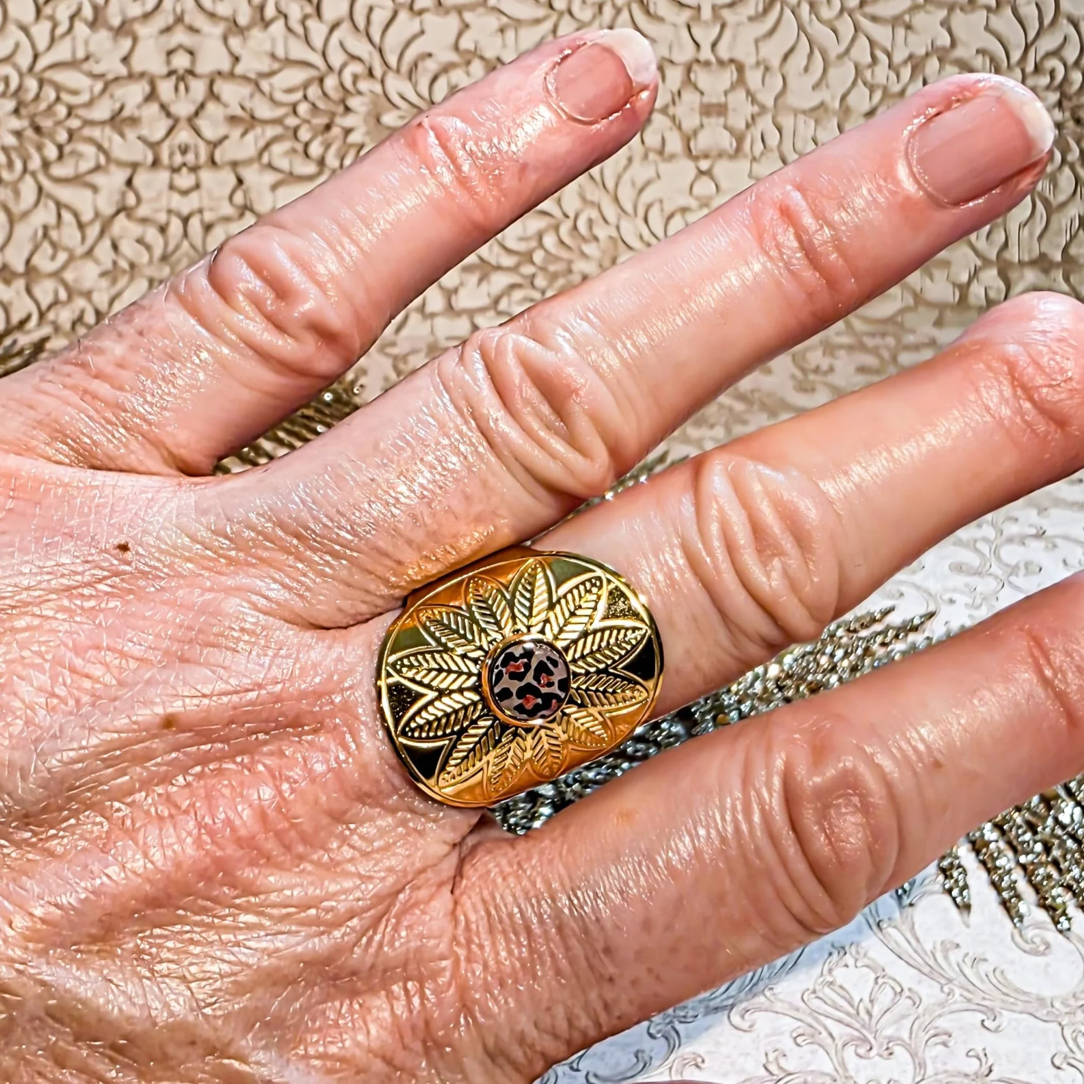 Lydée - Anillo ajustable étnico acero inoxidable dorado hecho a mano con diseño de leopardo