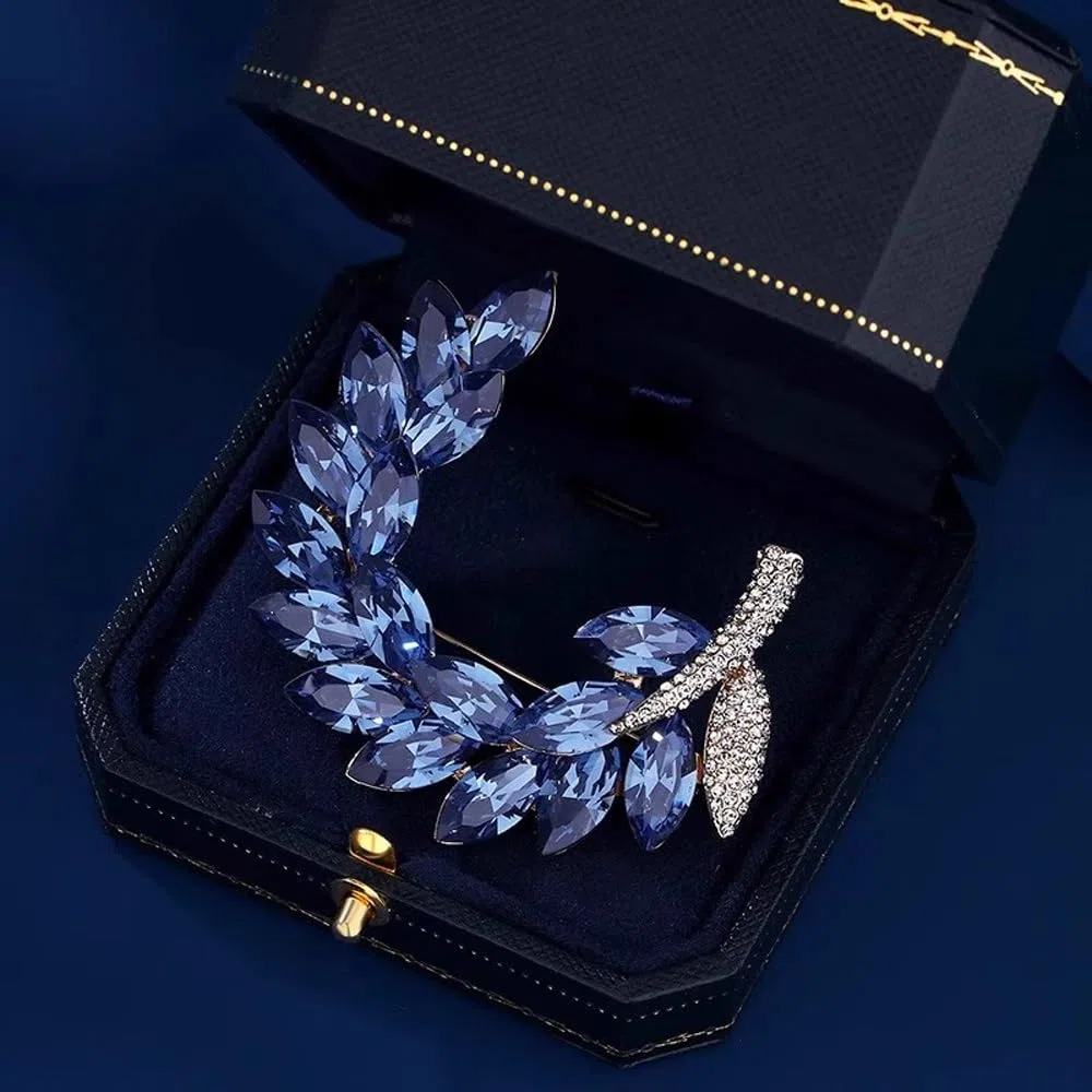 Broche de flores para mujer, con diamantes de imitación de cristal, accesorio de solapa floral