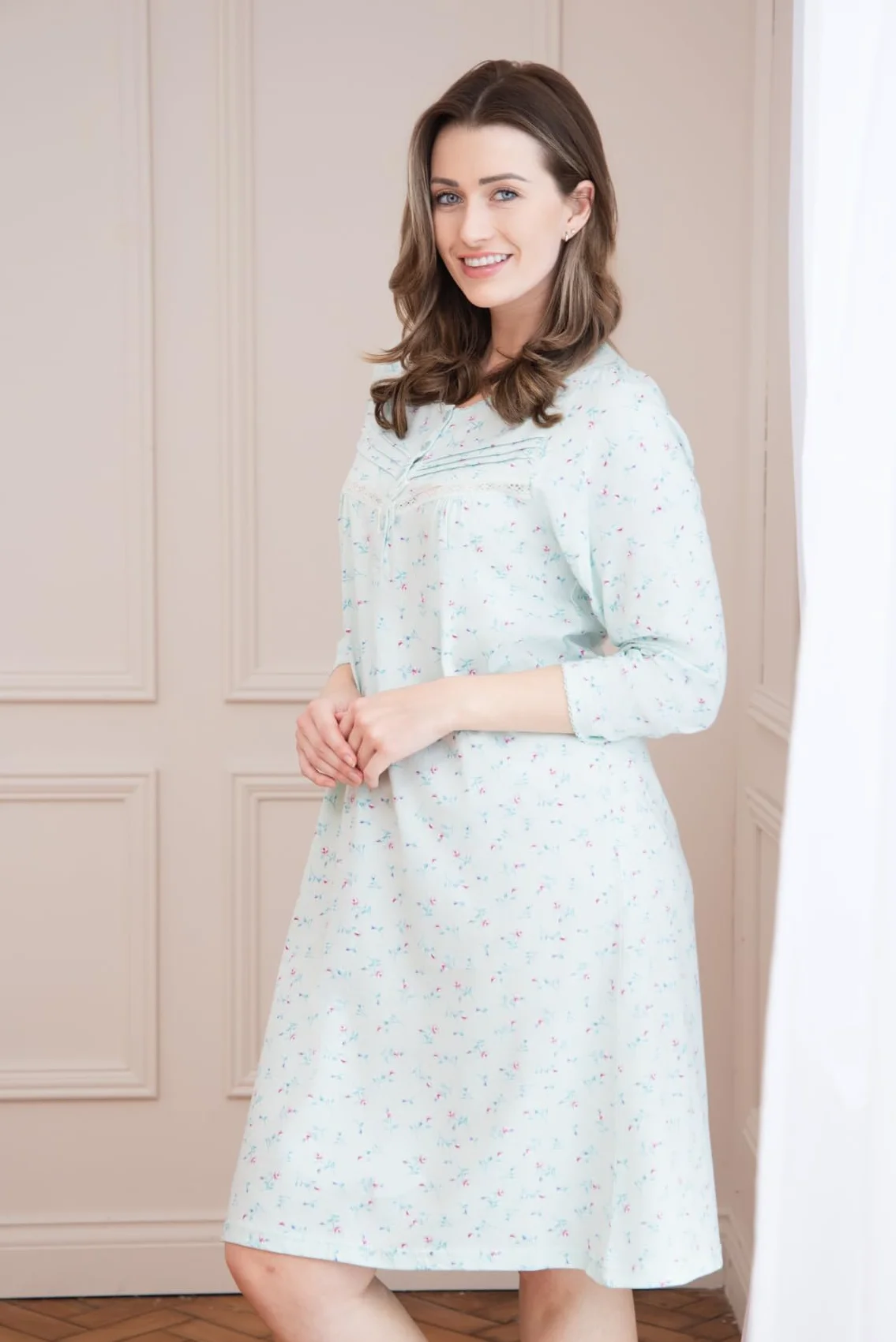 Camille Camisón de Manga Larga para Mujer, diseño Floral, clásico, Suave, camisón de Jersey con Cierre de botón de Cuello Redondo