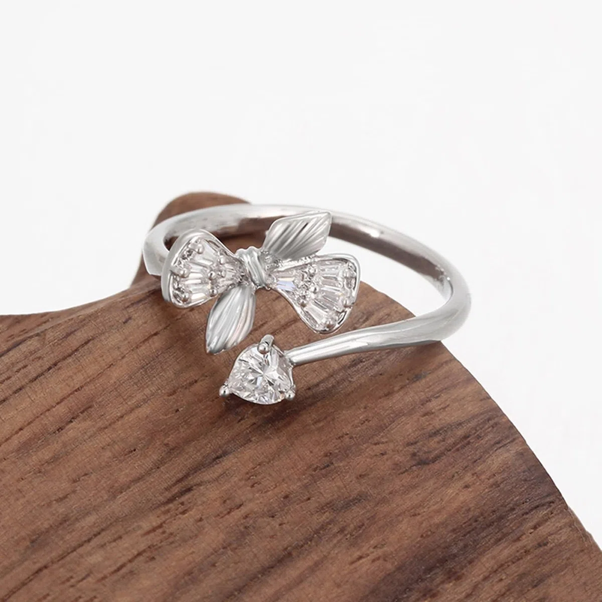 KnSam Alianzas de oro blanco auténtico Au750 de 18 quilates con corazón de moissanita, mariposa corazón de platino 950, alianzas de boda, talla 47-65