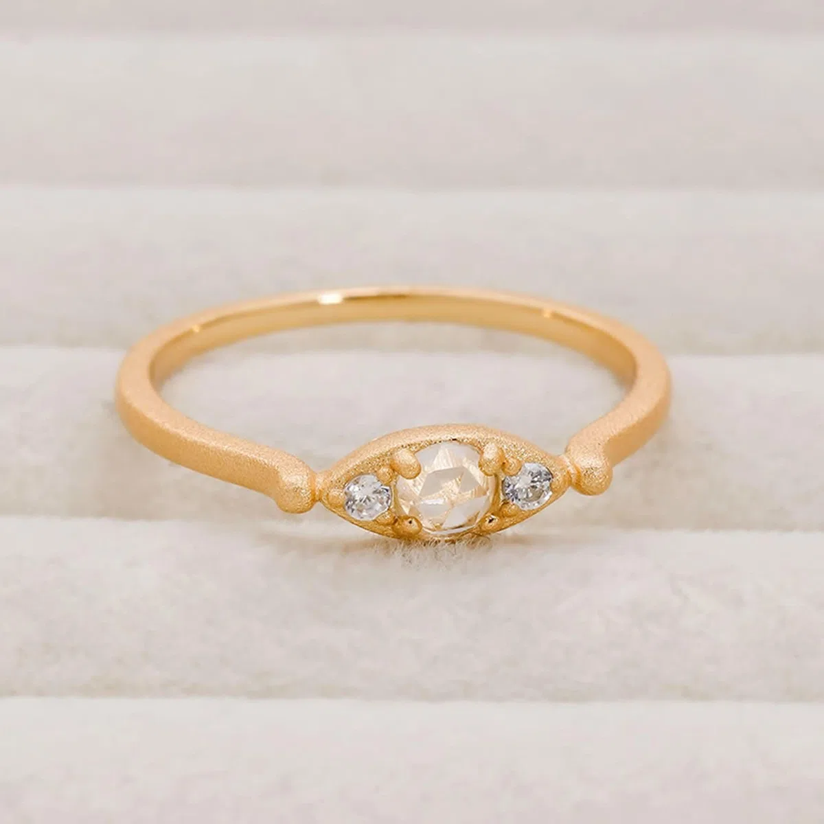 Anillo de boda de oro amarillo mate de 9 quilates, 14 quilates y 18 quilates con cristal redondo y moissanita