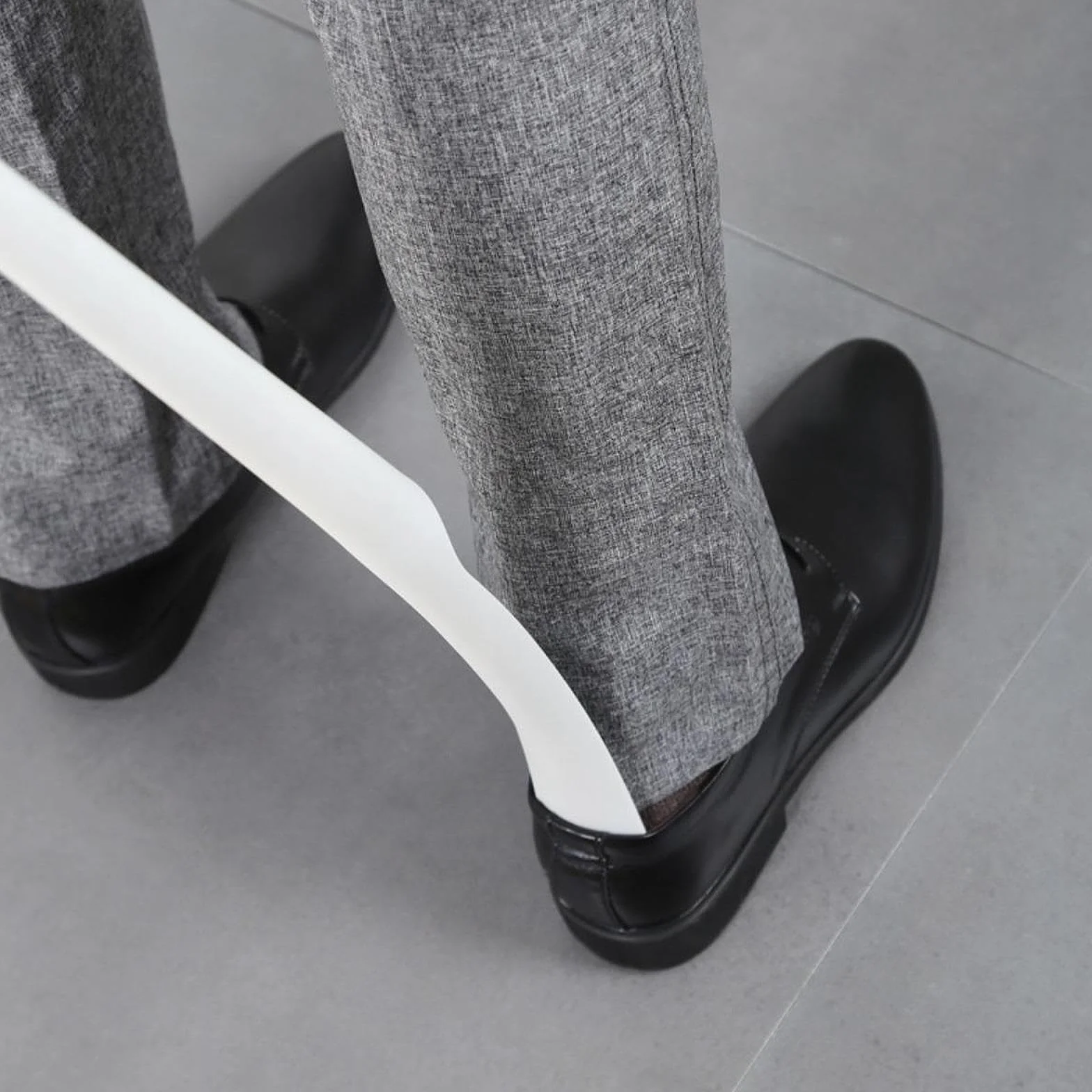 Elegante ayudante de zapato de mango largo Adultos Hombres Mujeres Cuerno de viaje portátil Vestir sin esfuerzo para personas mayores Calzador de plástico para personas