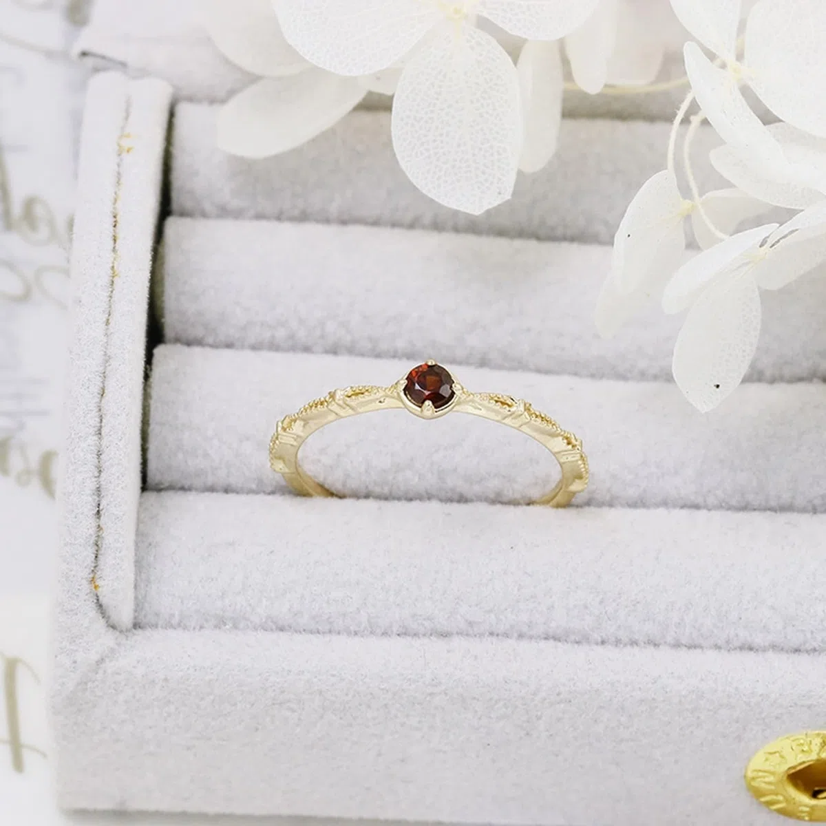 Anillo de compromiso auténtico de oro amarillo de 9 K/14 K/18 K con rubí rojo, forma clásica