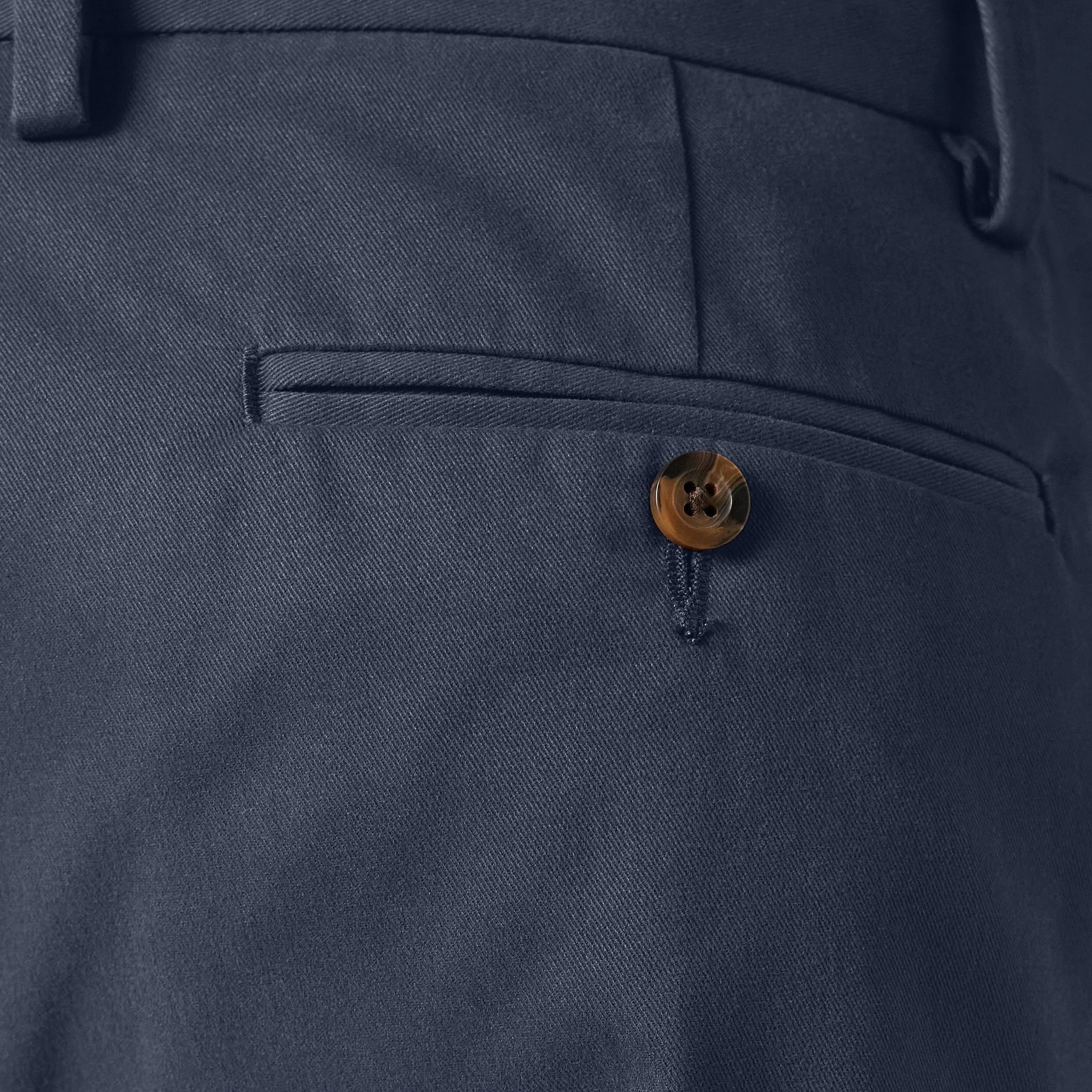 Amazon Essentials Pantalones Chinos Elásticos con Parte Delantera Lisa, Corte Clásico, Resistentes a las Arrugas Hombre
