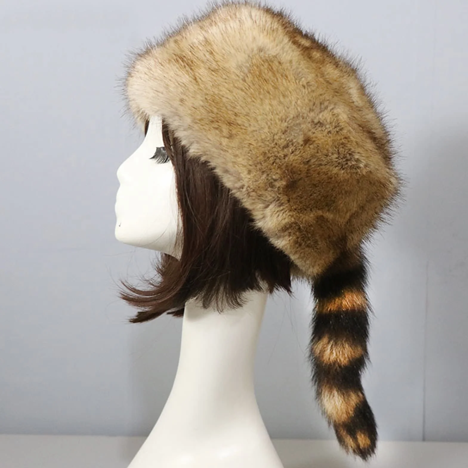 Altsuceser Gorra de piel sintética con cola de mapache y parte superior plana, sombrero de cola de mapache para invierno