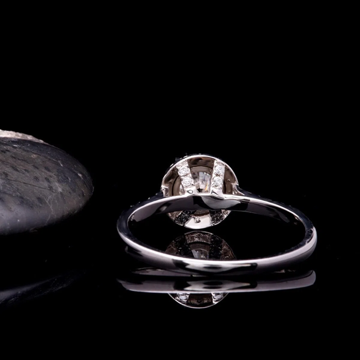 Anillos de compromiso de oro de 14 quilates para mujer, halo de corte redondo de 0,5 quilates, diamantes cultivados en laboratorio/moissanita, anillo de compromiso de oro blanco para ella