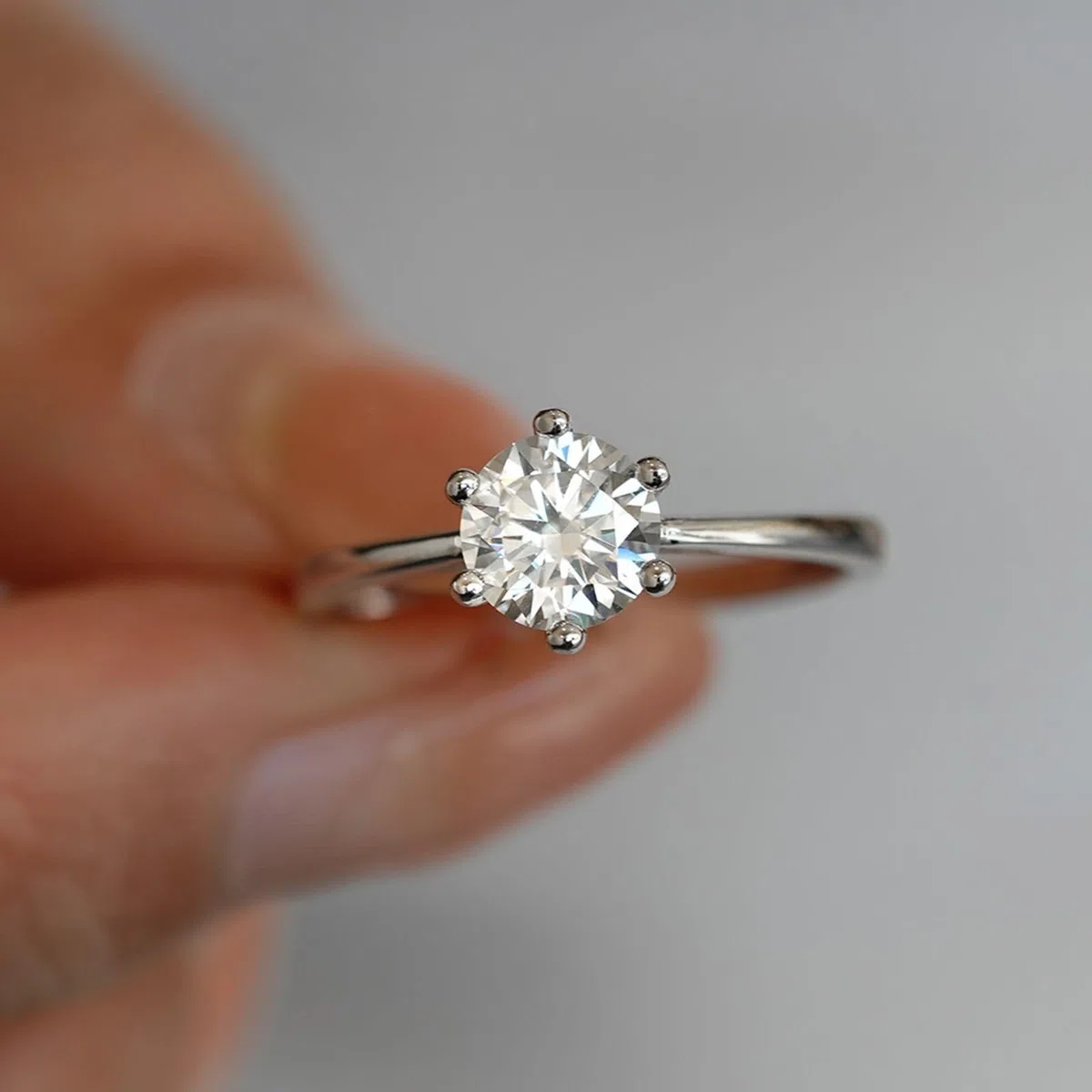 Anillos de mujer de oro blanco, anillos de boda de oro auténtico con moissanite de 1 ct solitario