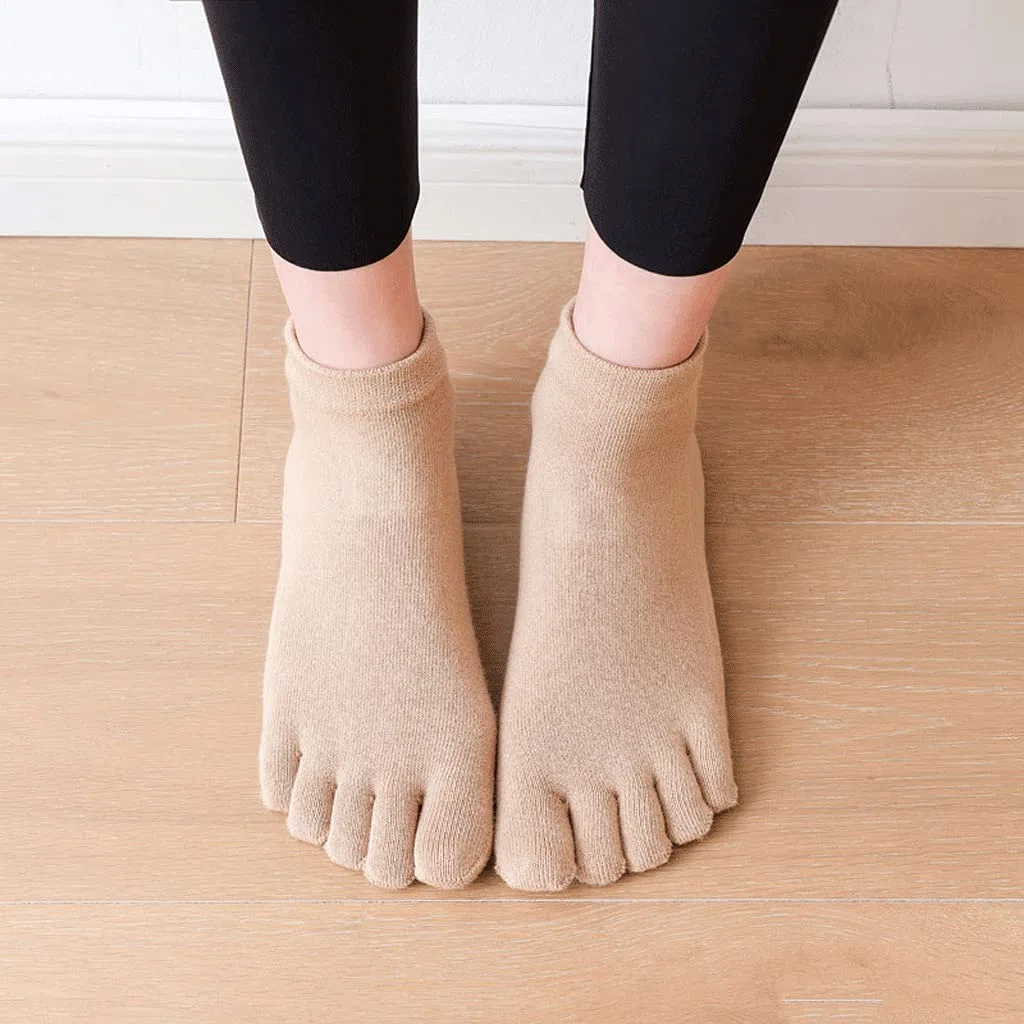 Mujeres Calcetines de yoga antideslizante Cinco dedos de los Toesocks Señoras Ballet Danza rápida: Elasticidad Seco Aptitud Impresionable Pilates Calcetines (Color: Beige Tamaño: EUR 35-41 4.5-8