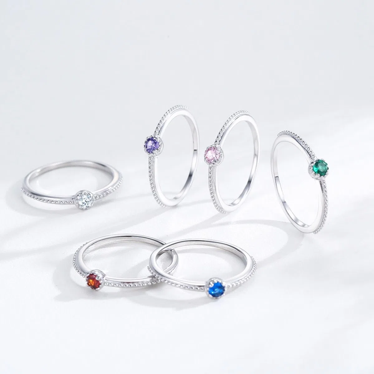 Unisize - Anillo de oro blanco de 0,1 quilates y platino, apilable, simple, con diamante redondo, talla 45 (14,3)