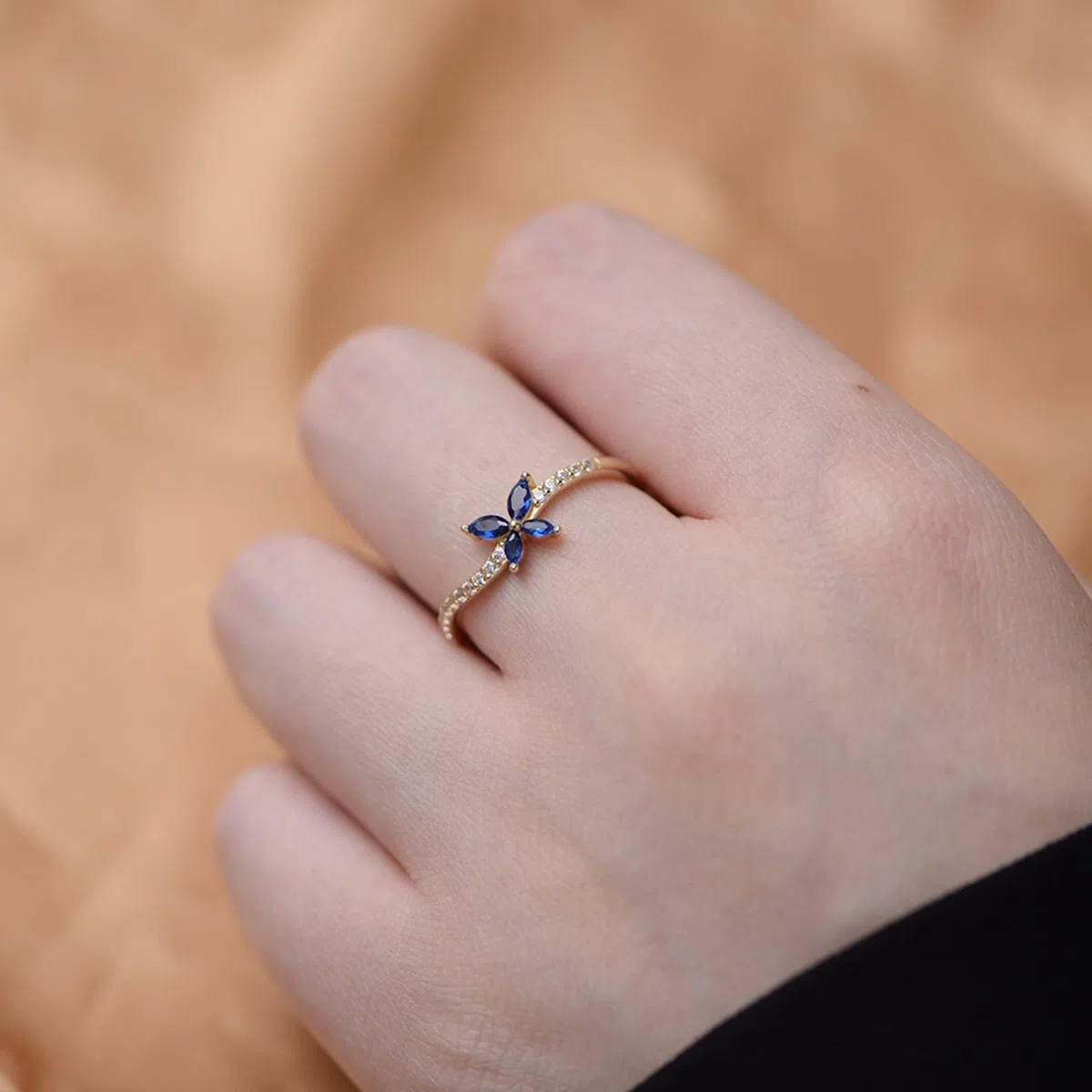 Anillo de boda de oro blanco de 9 quilates, anillo de mujer, zafiro sintético azul moissanita
