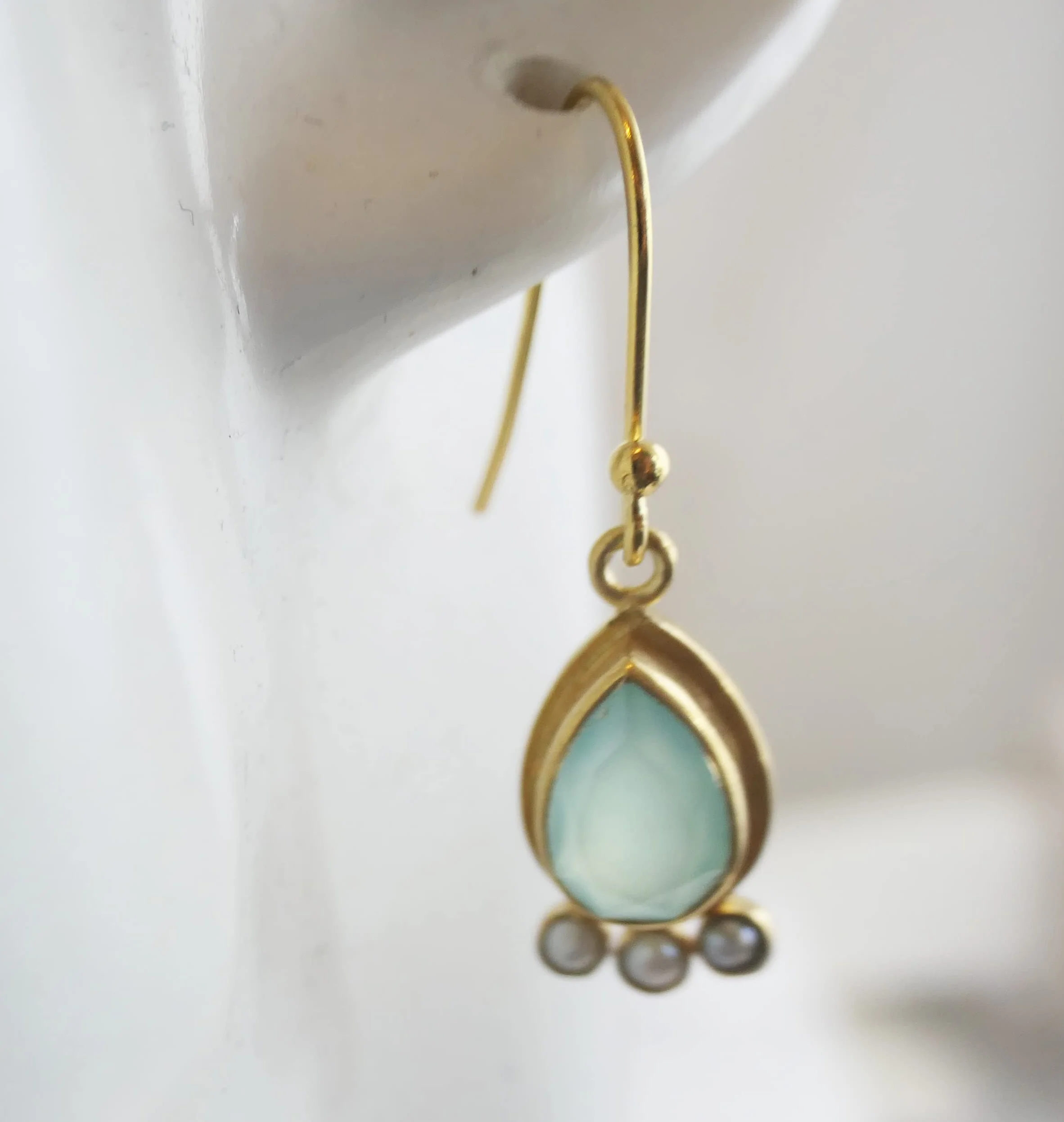 Pendientes de Plata de Ley 925 con Baño de Oro de Calcedonia Aqua y Perla de Agua Dulce