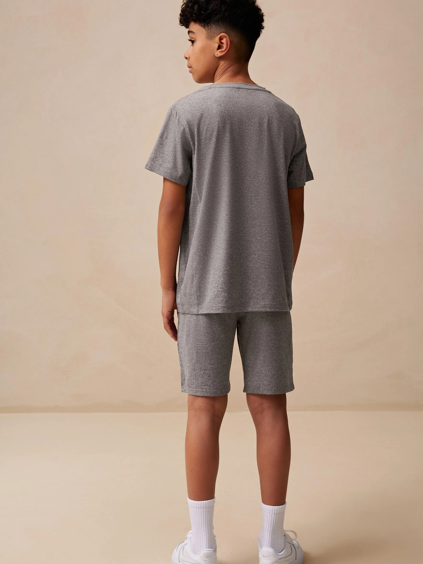 NEXT Niños Conjunto de pantalón corto y camiseta de deporte