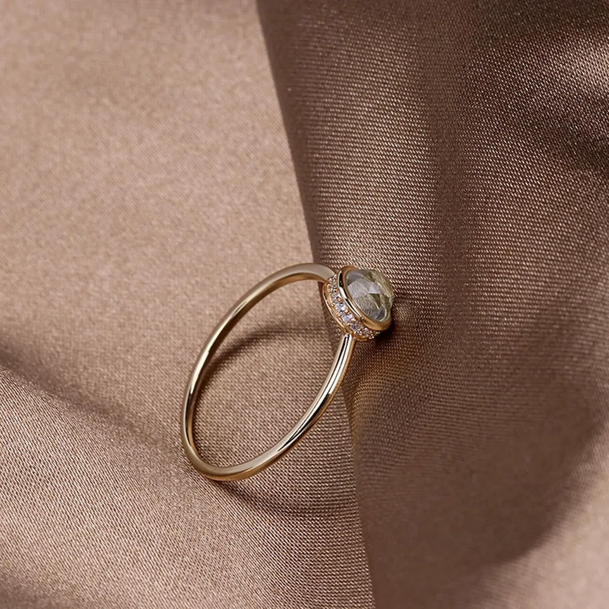 Alianzas Au 375/585/750 oro con topacio azul claro, anillo de compromiso solitario