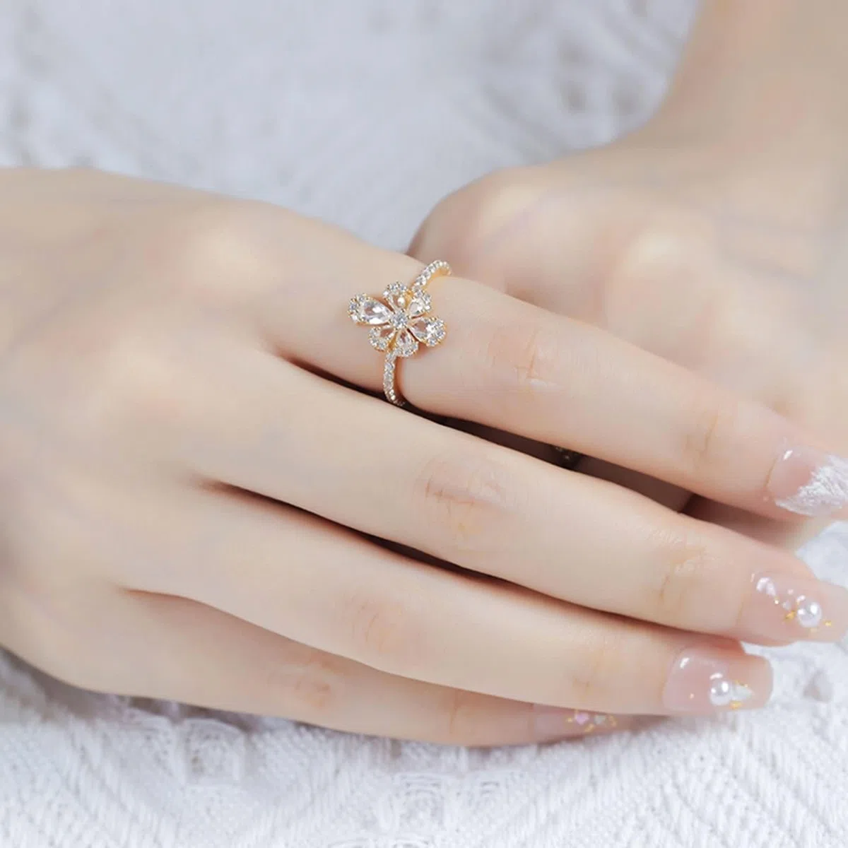 Anillo de boda Au 375/585/750 oro amarillo con gotas de topacio, forma de flor