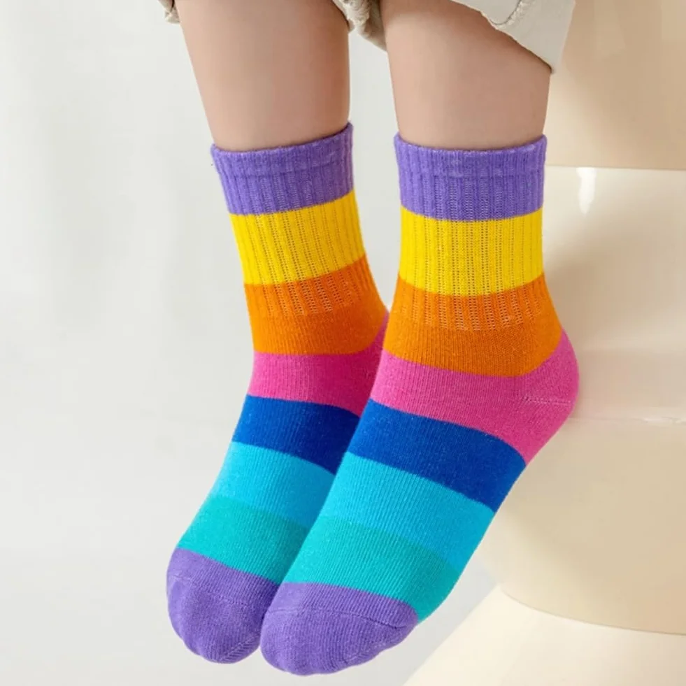 AKAMAS 5 pares de calcetines de ocio a rayas coloridos para niños y niñas, calcetines deportivos con patrón de rayas de arco iris para niños