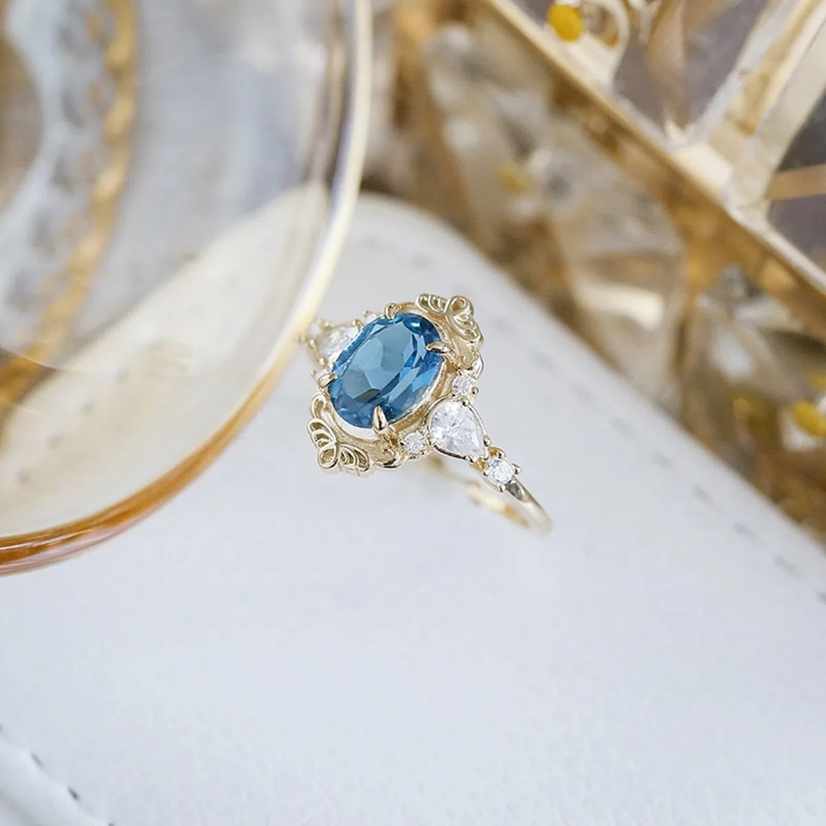 Par de anillos de oro 9 K/14 K/18 K con topacio azul ovalado en 4 garras retro