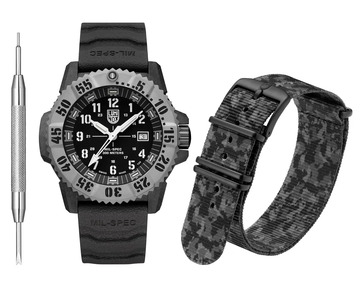 Luminox Reloj analógico de Cuarzo Suizo para Hombre con Correa de Goma XL.3351.1. Set, Negro, Correa