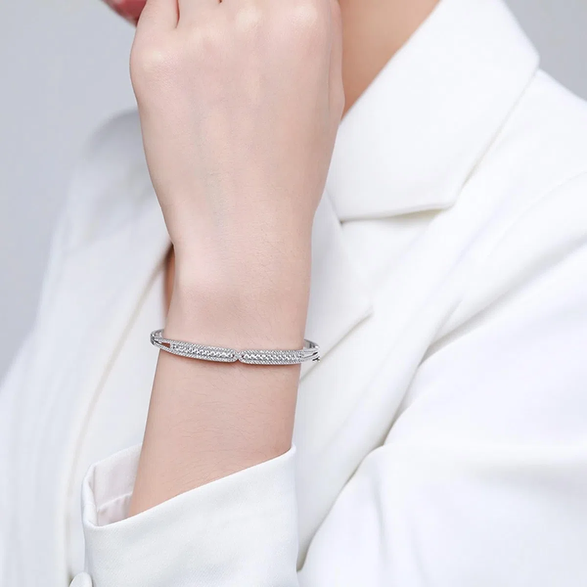 Pulseras para mujer a la moda, elegantes y brillantes con moissanita redonda, oro blanco/platino 950