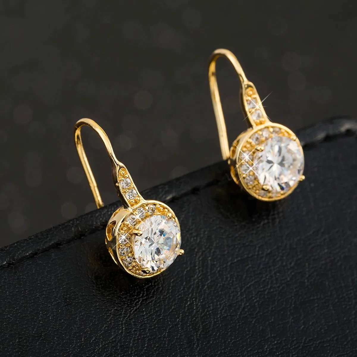 AMDXD Pendientes de oro 375 de 9 quilates, clásicos pendientes con moissanita, oro amarillo de 9 quilates, moissanita, pendientes pequeños