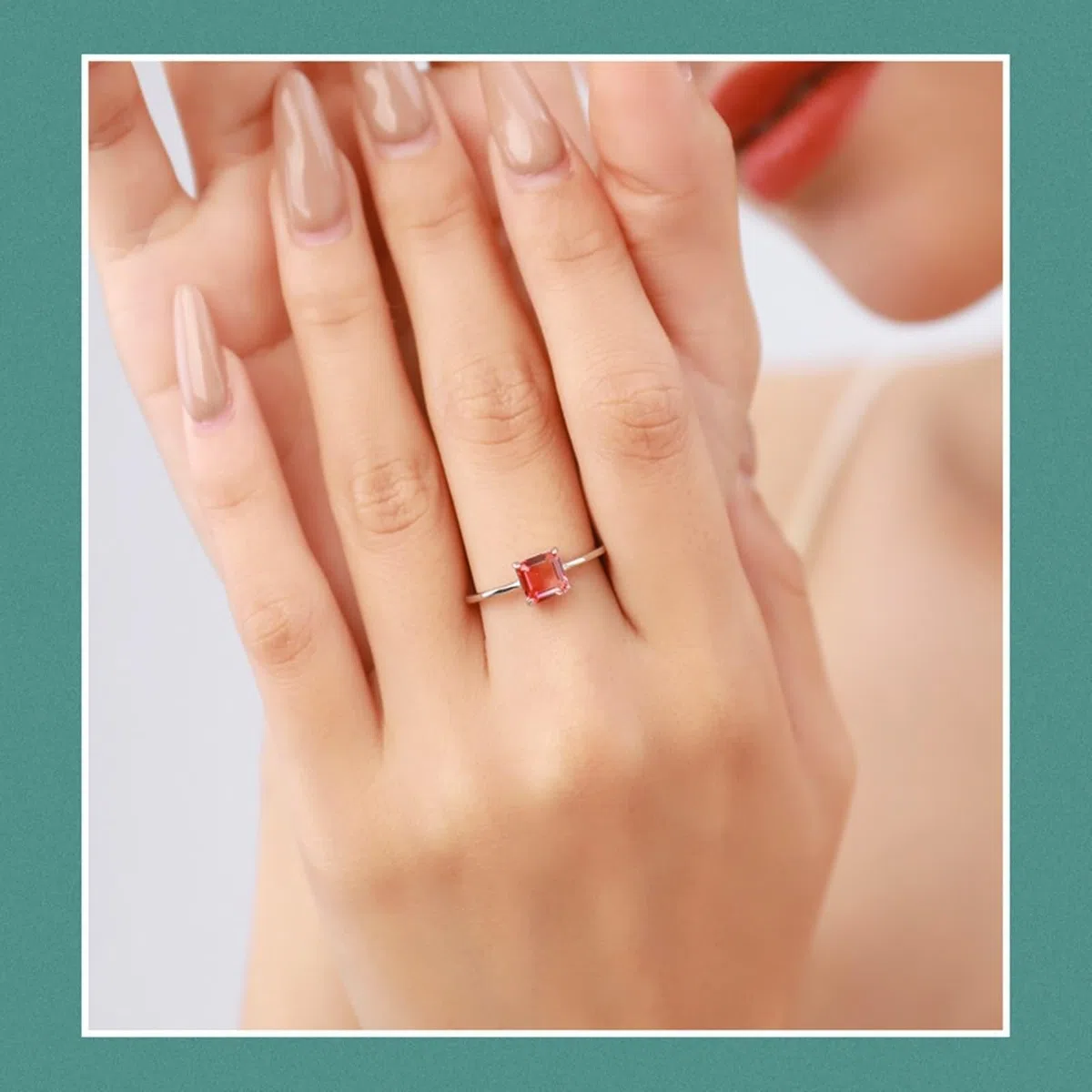 Anillos de mujer delgados, bonitos anillos cuadrados solitario con rubí fabricado en laboratorio y oro blanco
