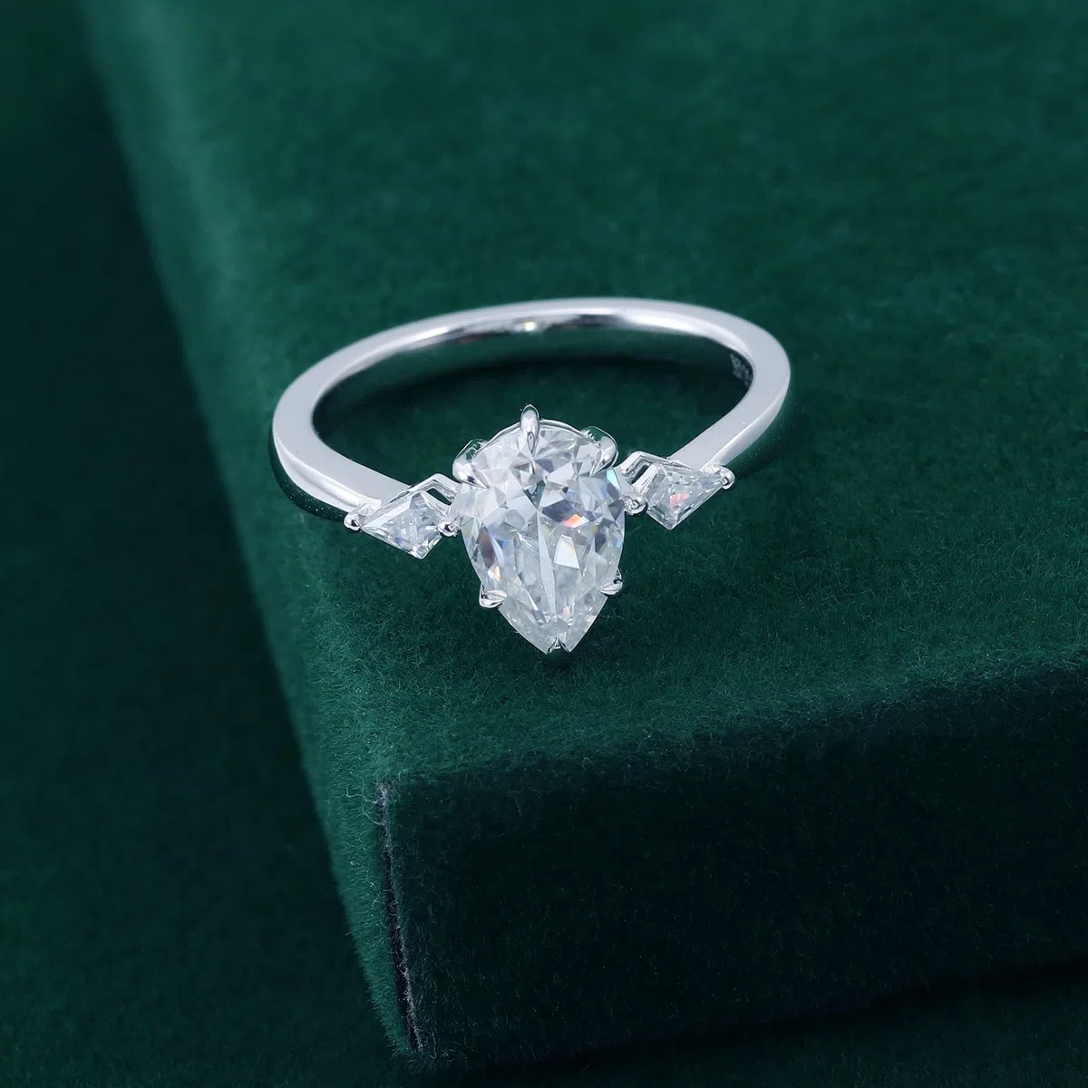 Anillo de oro para mujer de 18 quilates, anillos de boda grabados en forma de gota, anillos de compromiso, anillos de compromiso de oro blanco 750 con moissanite de 1,5 ct D Color VVS1 para