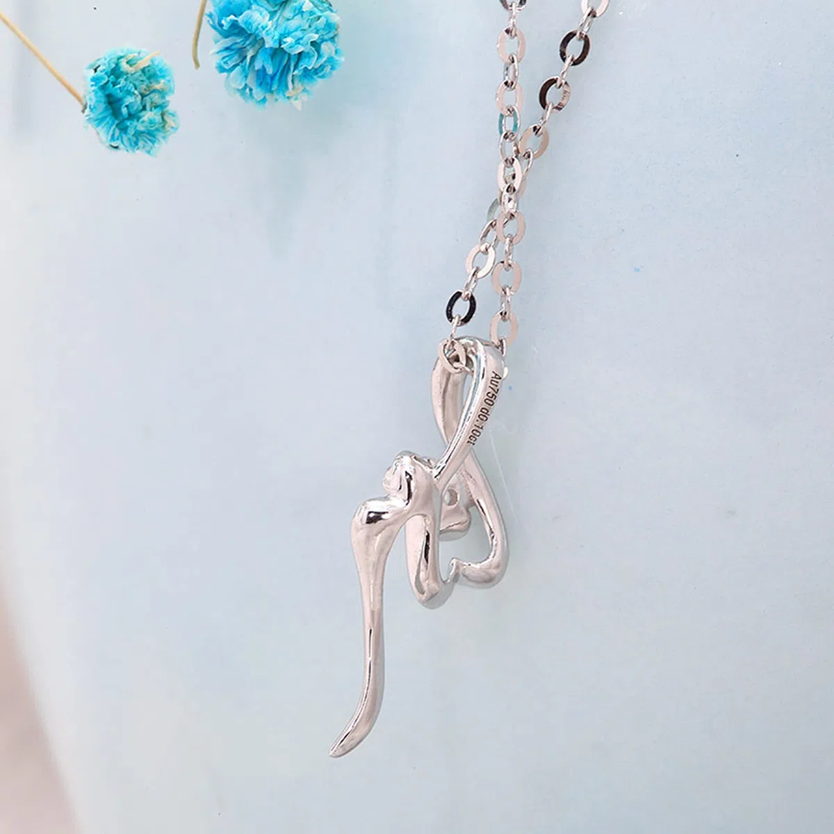 KnBoB Collar con colgante de charms, collar de oro blanco de 14 quilates (585), flores de 0,1 ct creado con diamantes de 45 cm