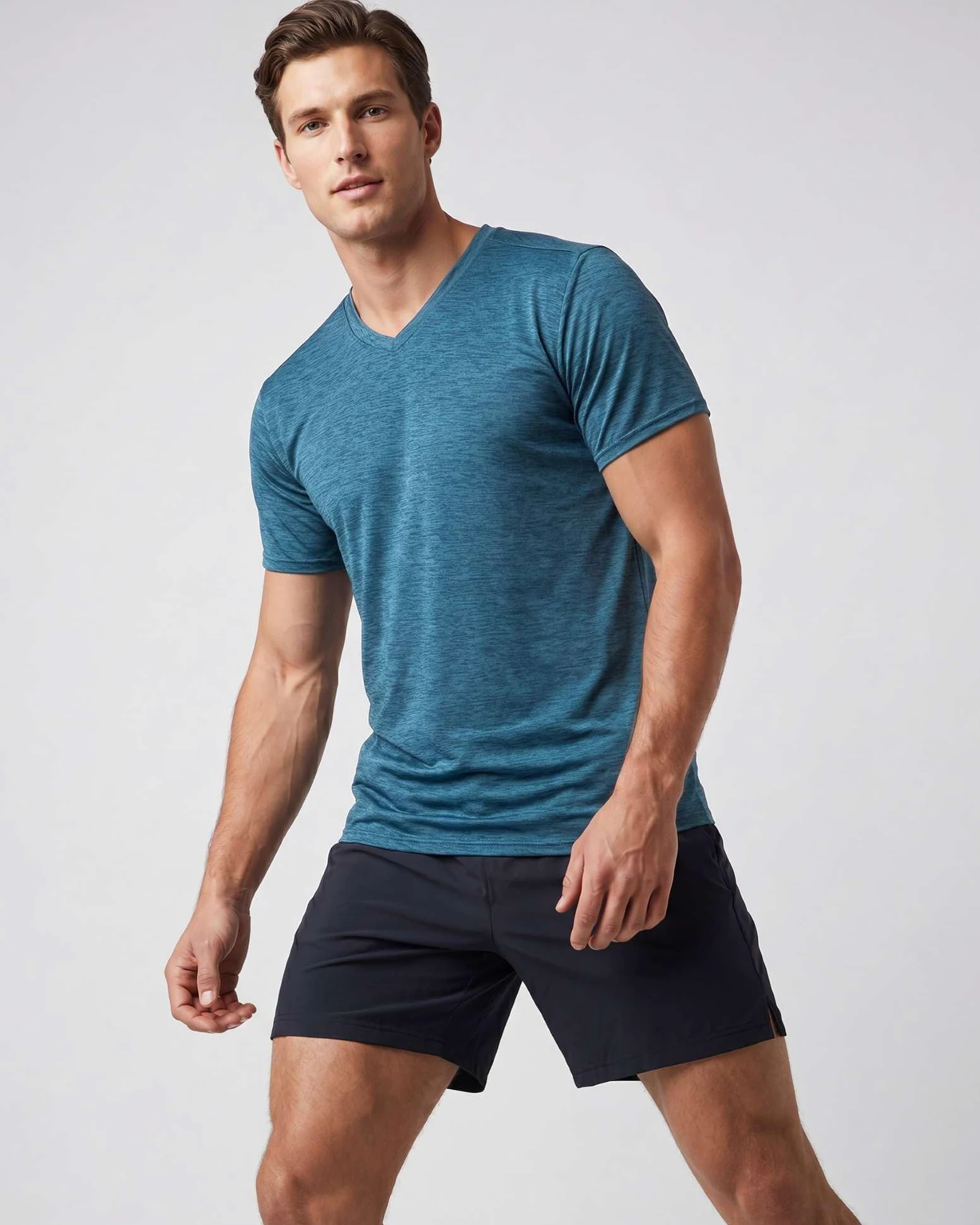 Real Essentials Paquete de 5: camiseta deportiva deportiva para hombre, con cuello en V, ajuste seco, absorbe la humedad
