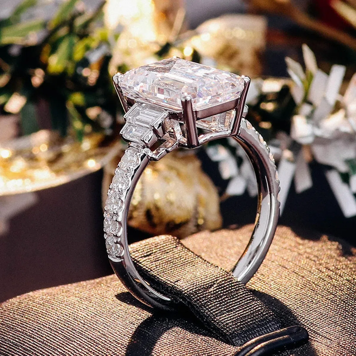 Anillos para mujer, anillos de lujo con moissanite rectangular de oro blanco de 14 quilates Regalos para novia