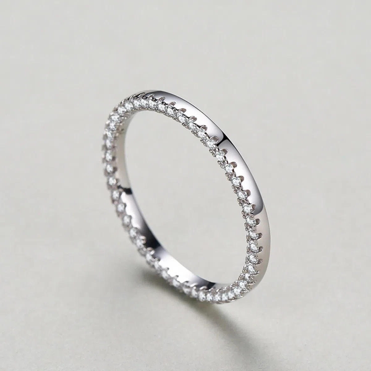 Moissanite Anillo de Oro Blanco, Alianzas Mujer Clásico Diseño de Fila Apilable con Moissanite Redondo Oro Blanco 9K