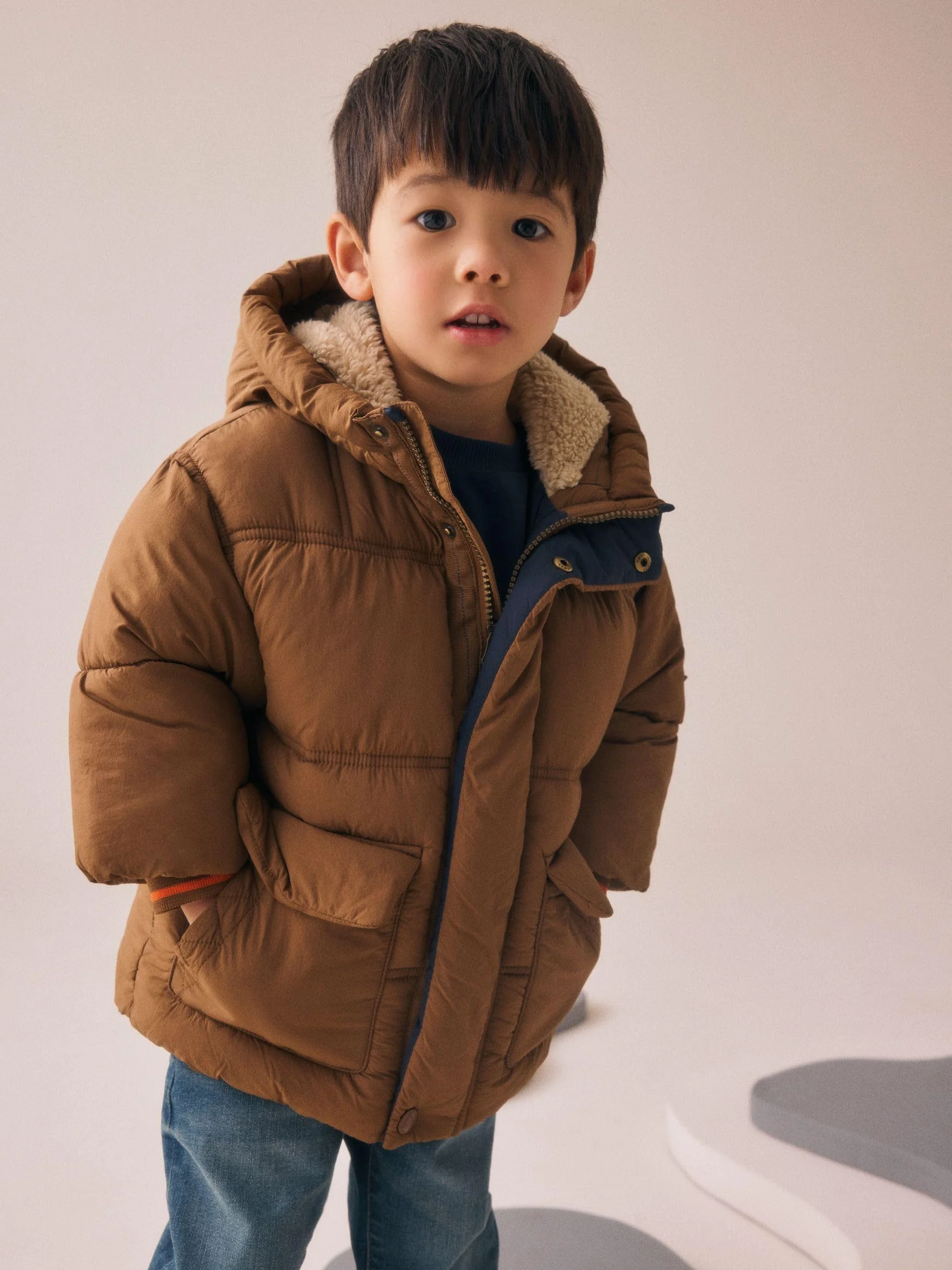 NEXT Niños Abrigo impermeable acolchado con forro de borreguito