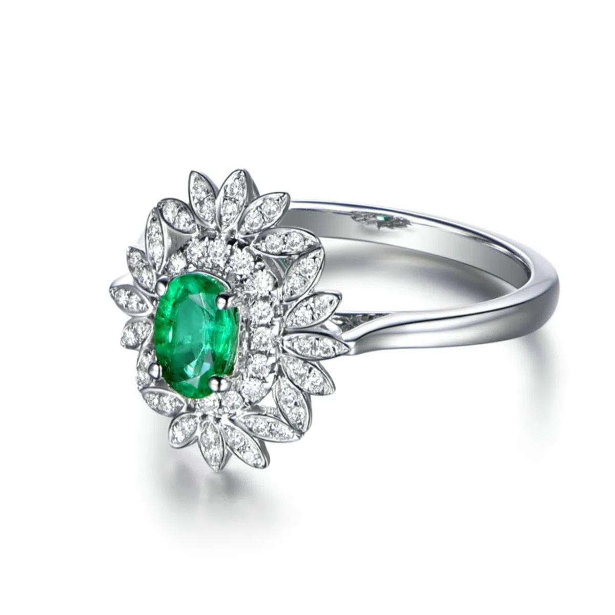 Anillo de compromiso para mujer de platino, anillos de promesa de boda, flores con esmeralda ovalada de 0,5 quilates y moissanita de 0,26 quilates, tamaño H 1/2-V 1/2