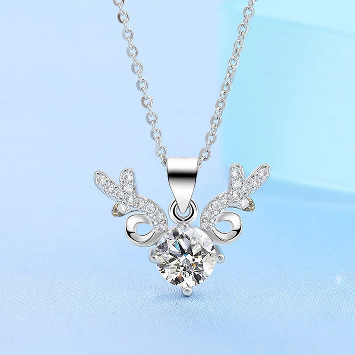 Collar de ciervo para mujer, oro blanco de 9 quilates para mujer, collar con colgante de diamante de laboratorio de ciervo para ella