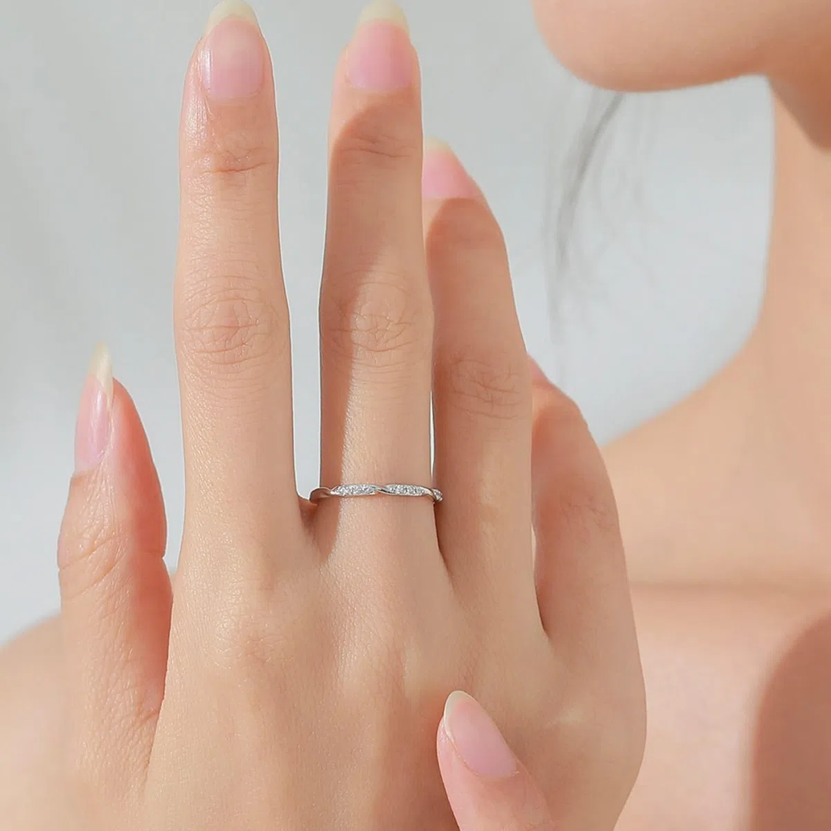 Joyas Anillos Mujer Anillos Mujeres Pequeños Dedos Clásicos Diseño Trenzado con Diamantes Redondos Oro Blanco 14K Talla 54 (17.2)
