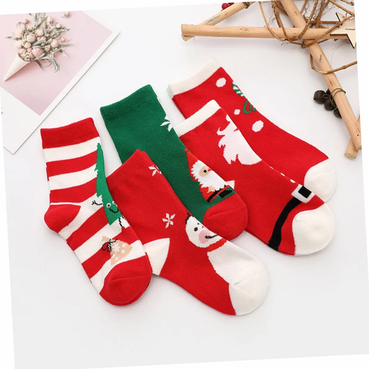 Healvian 5 Pares de Calcetines Navideños Rojos de Algodón para Niños de 6-8 Años, Medias Gruesas y Suaves Dibujos Animados para Cumpleaños y Navidad