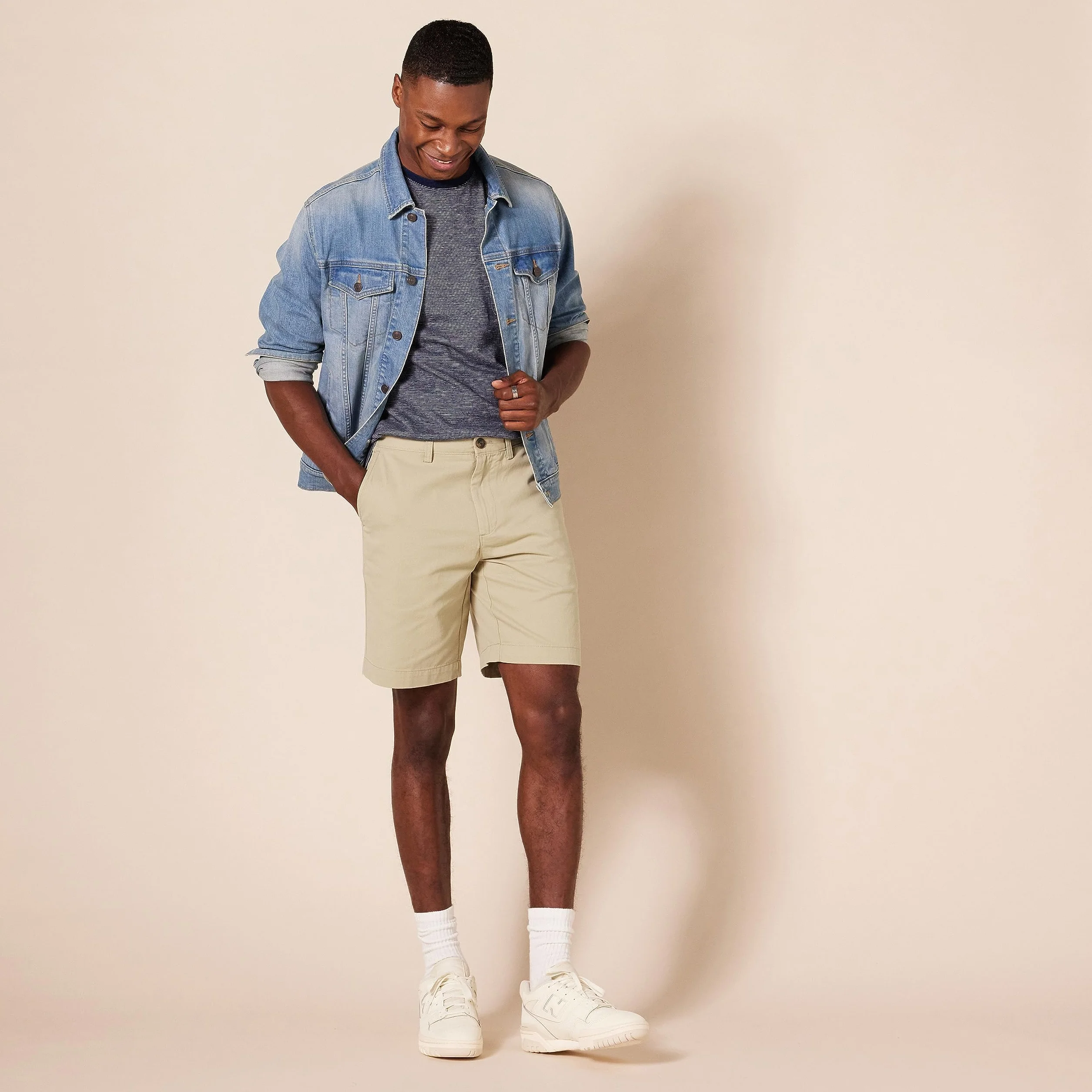 Amazon Essentials Pantalones Cortos Chinos de Corte Ajustado de 23cm Hombre