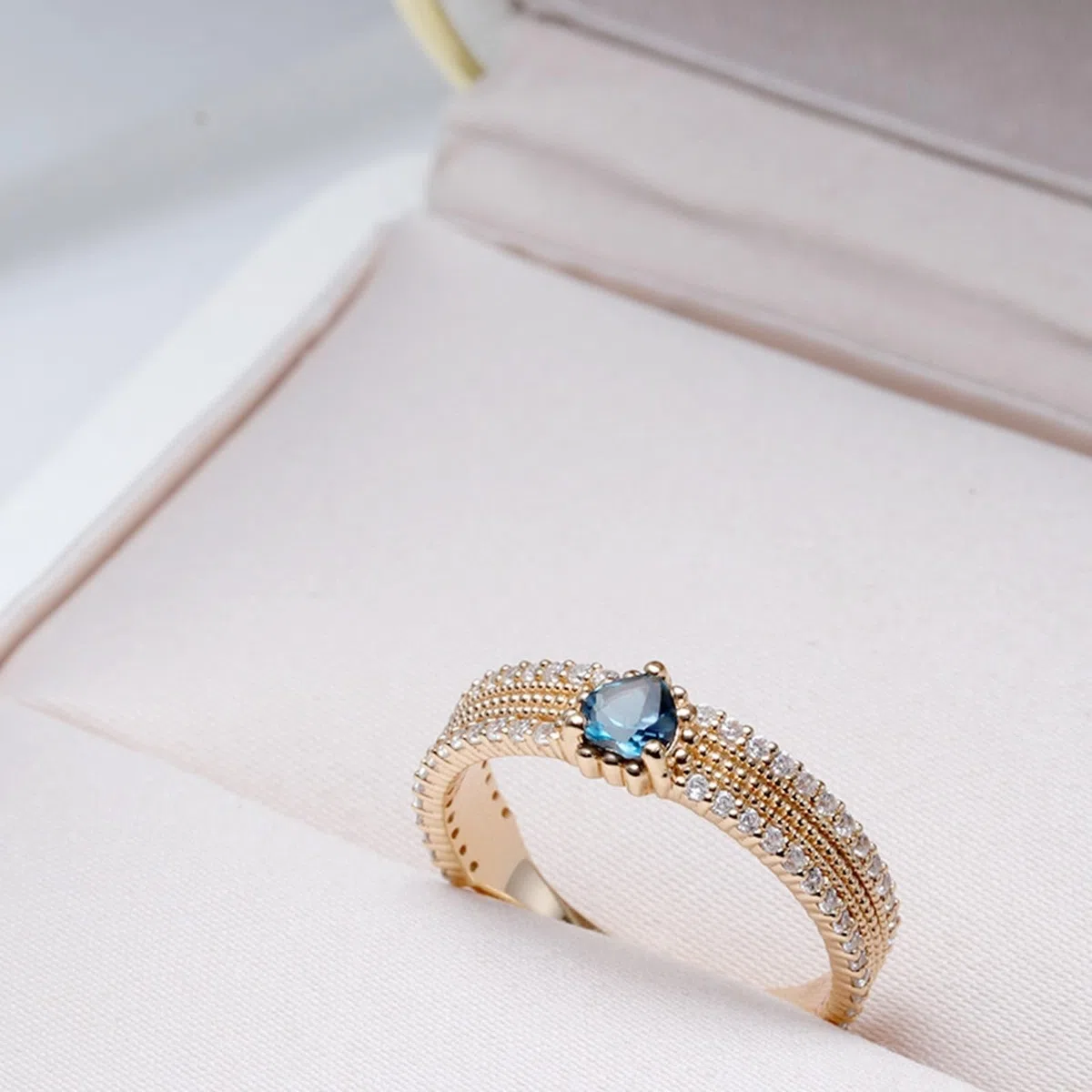 Alianzas Au 375/585/750 Oro con Corazón Azul Topacio Eterno Anillo de Boda