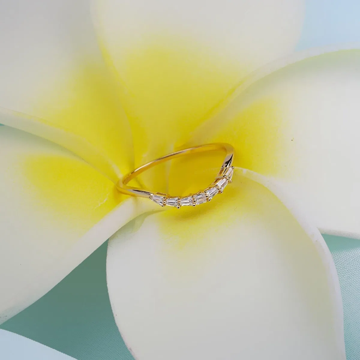 Anillo de compromiso de oro amarillo Au 375/585/750, trapezoidal, moissanita, filigrana, chic