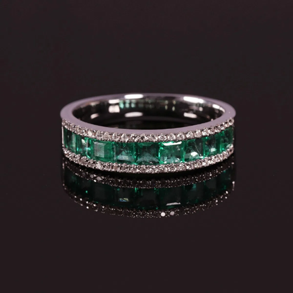 Anillos de compromiso de platino para mujer, anillo de compromiso de tamaño H 1/2-V 1/2 flor con esmeralda ovalada de 1,5 quilates y moissanita 0,46 quilates