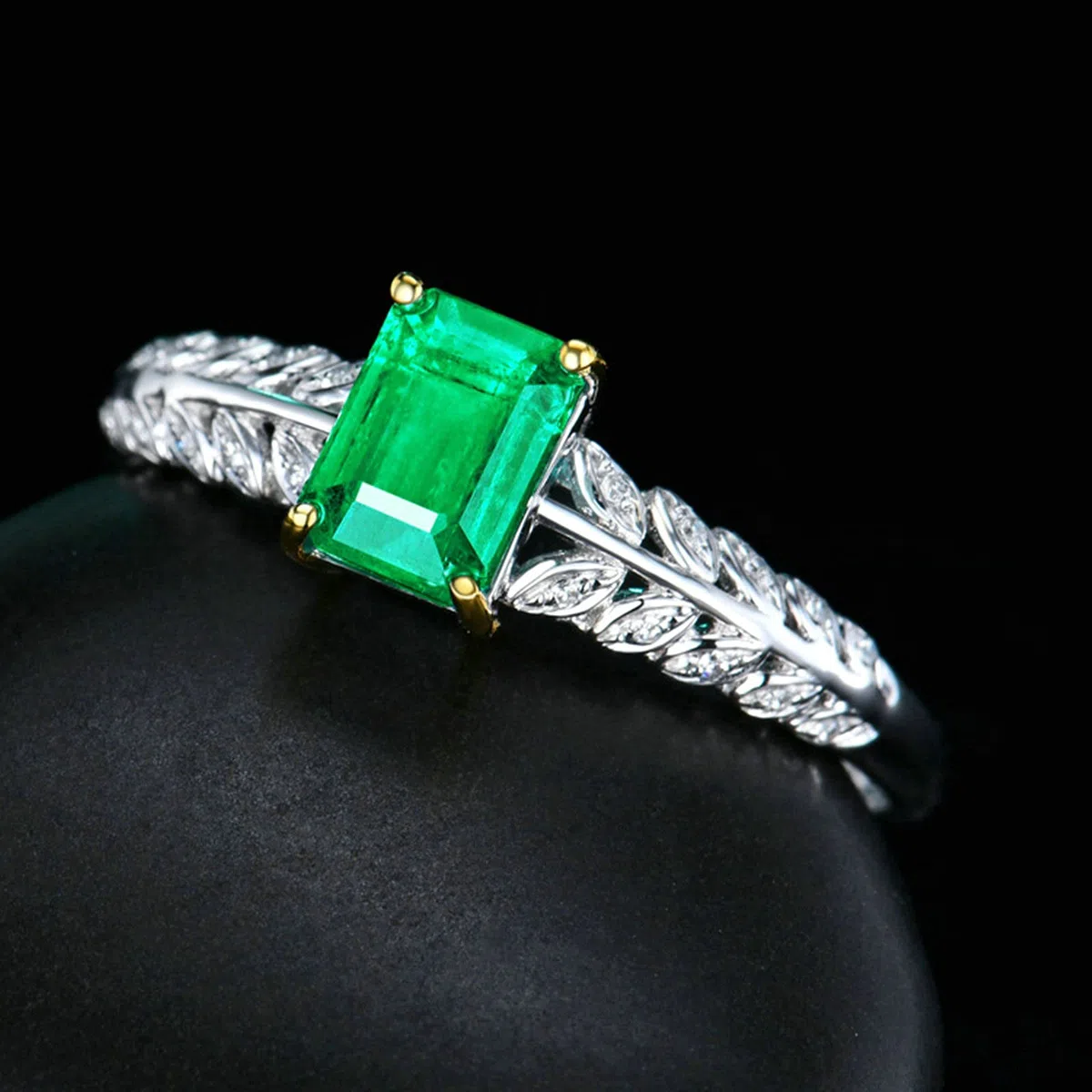 Anillo de boda para mujer de platino, talla 1/2-V 1/2, anillos de compromiso con hojas de 4 garras con esmeralda de 1 ct y moissanita